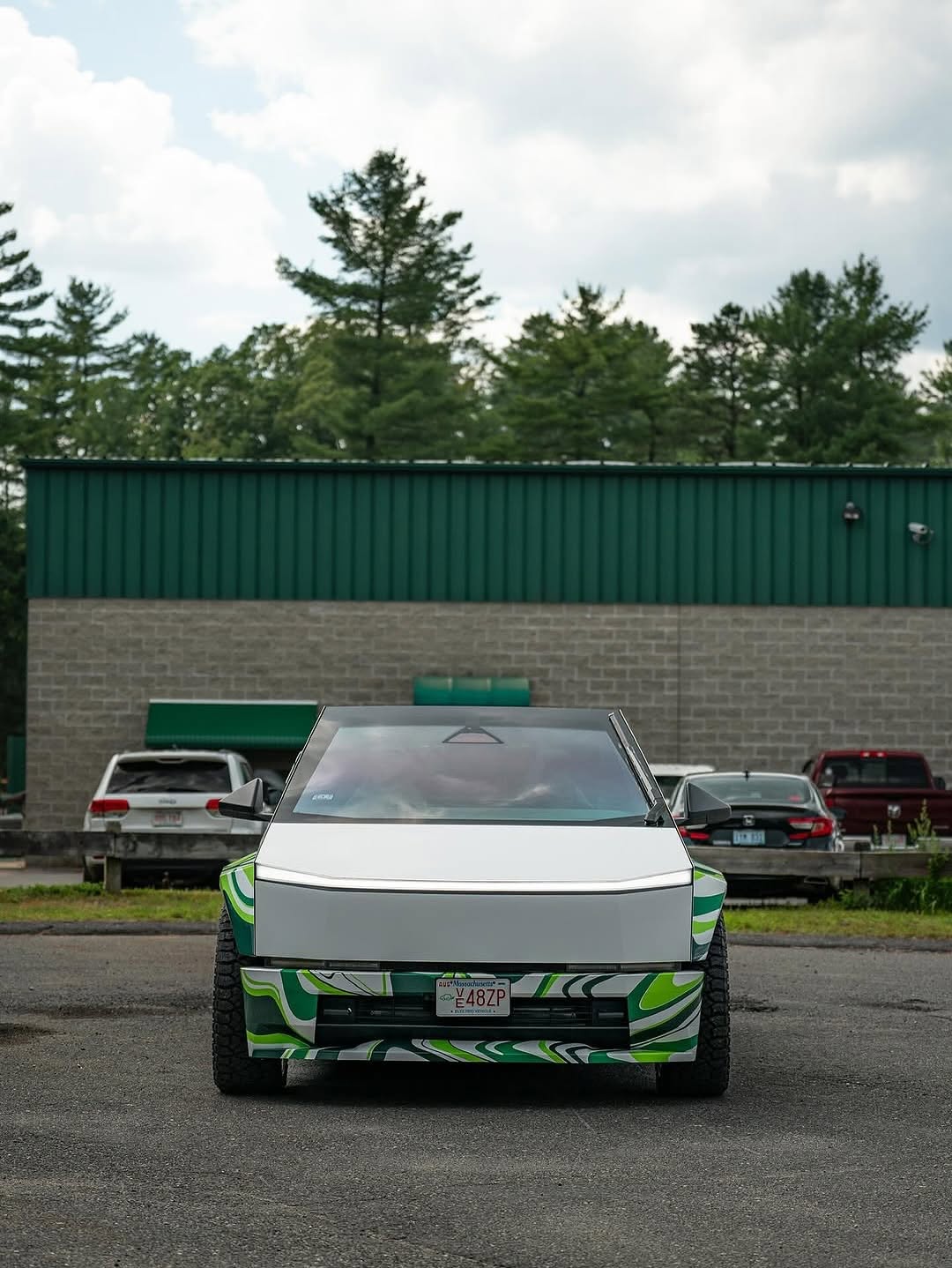 网络卡车星期二 🛻 @insight.cuts 📍 @addictiveautosports 🏡 NV 📸 @ayo.its.wolo @teslaclubofamerica