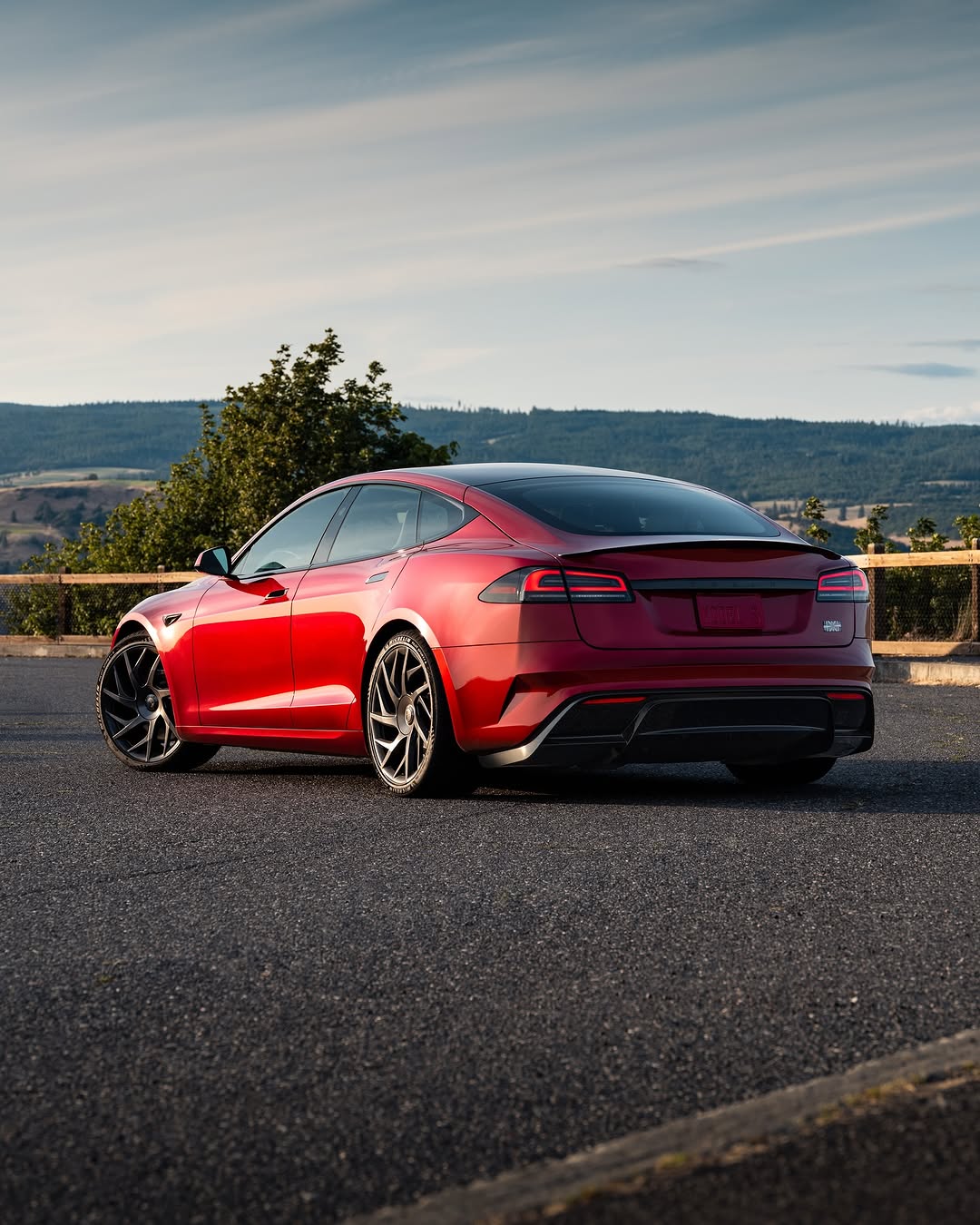 卡闪电 @teslamotors