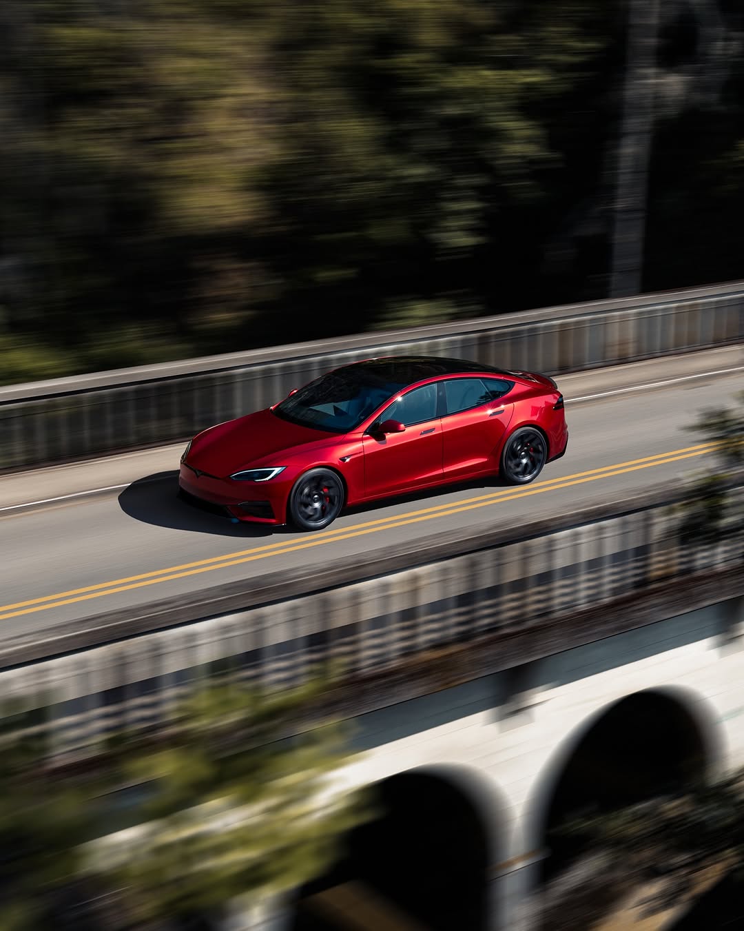 卡闪电 @teslamotors