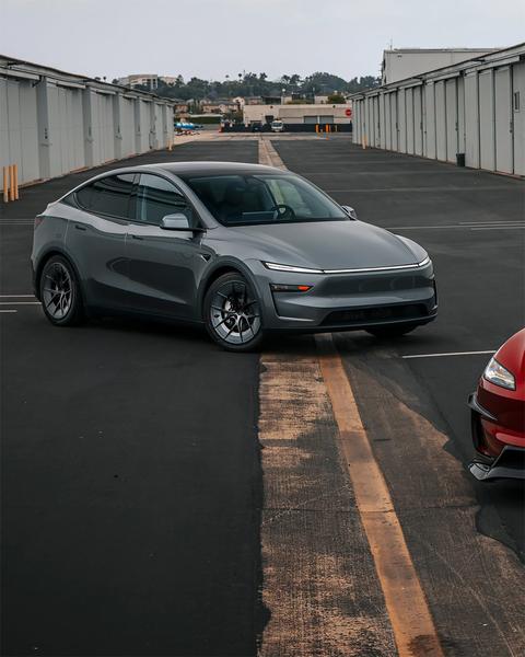 Model 3和Model Y车主:轮到你们了。🚗 以旧换新您的原厂特斯拉轮毂,在升级至UP锻造轮毂(或UP轮毂+轮胎套装)时可获得最高1000美元的返现。 1000美元:2026款Model Y
