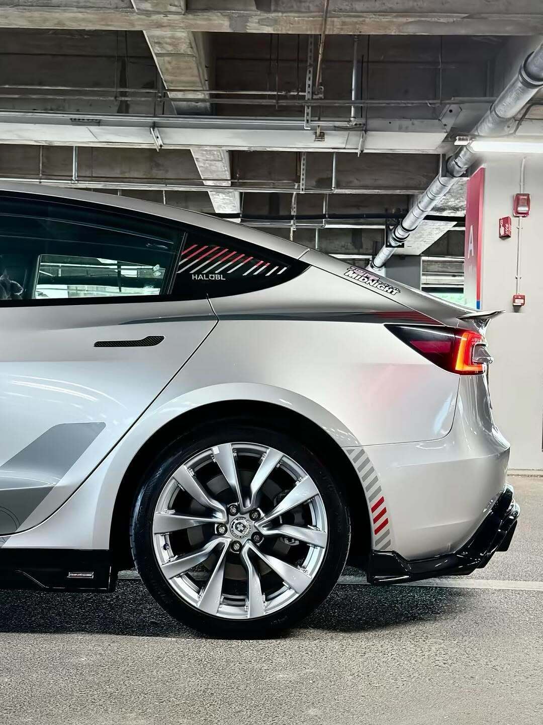 Model 3 🔥 📸:帅气的特斯拉车主 #RefreshedModel3 #Tesla #Model3 #EV #ElectricVehicle #EV #china #hongkong #Innovation $tsla #EVPerformance #CleanEnergy #ElectricCars #SustainableDriving #TechCars #NewEnergyVehicles #carwrap #carmods #tuning #carphotography @drivegreen_livegreen