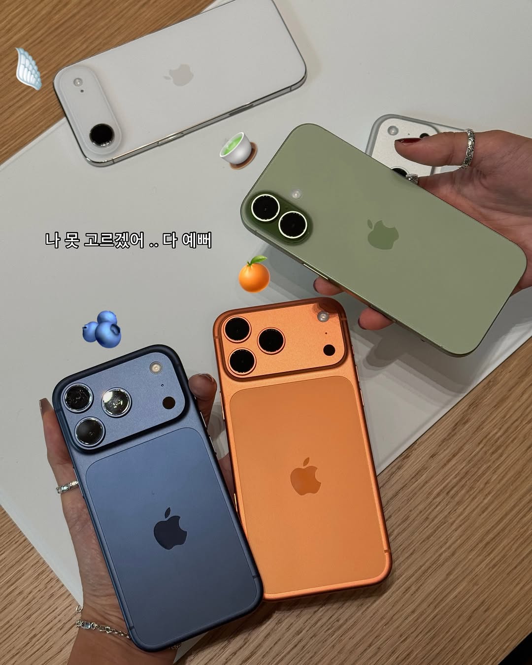 📱🍏 终于！！明天就要发布的iPhone 17 🧡 果然实物看起来太好看了…… 我现在在Pro和Pro Max之间犹豫不决！！特别是宇宙橙的颜色真的很好看～～ Sage颜色像抹茶一样低调而高级，也很吸引我…… 🍵 而且iPhone Air拿在手里真的非常薄而且轻便？ 整体性能提升也非常厉害，作为经常拍照和录像的我来说，相机确实有明显升级，这部分最让我满意！！！ 今天真的……从颜色、设计到拿在手里的感觉都看了个遍，想来想去睡不着觉…… 💭⭐️ @apple #iPhone17 #iPhoneAir @mulbada