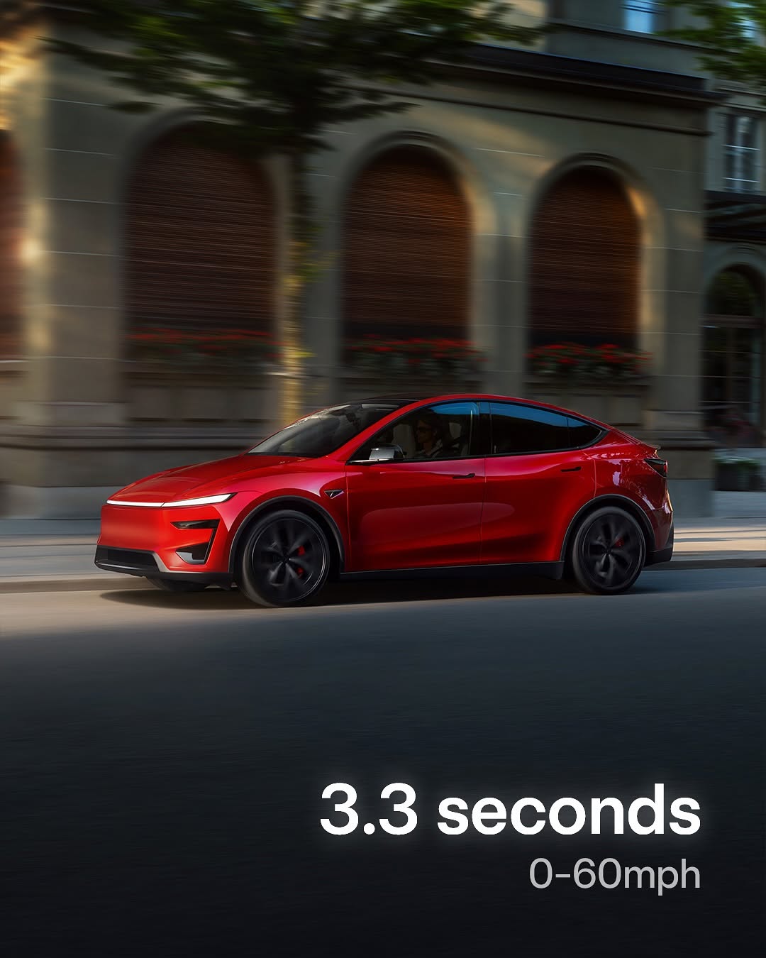 新款Model Y Performance现已在美国上市 – 0-60英里/小时加速时间为3.3秒 – 最高时速155英里/小时 – 续航里程306英里 亮点 – 新款前/后保险杠及碳纤维尾翼，提升空气动力学性能 – 运动型碳纤维尾翼=增加下压力，减少阻力 – 新款21英寸蜘蛛轮毂+轮胎，采用错位安装以提升抓地力和操控性 – 自适应阻尼可调整操控和悬挂，带来平稳稳定的驾驶体验 – 新增驱动模式，提供更强的高速驾驶控制能力 – 由于采用高密度电池单元，充电容量有所增加 – 更安静的车厢，配备高级隔音材料和隔音玻璃 – 前排运动座椅带加热/通风功能，后排座椅带加热、打孔设计及电动调节功能 – 更大的16英寸高清触摸屏 此外，还增加了支撑垫和侧边靠垫，在转弯时能更好地固定您在座椅上，以及电动大腿垫延伸装置，提供额外舒适性 当您玩够了，FSD监督模式将带您回家 @teslamotors