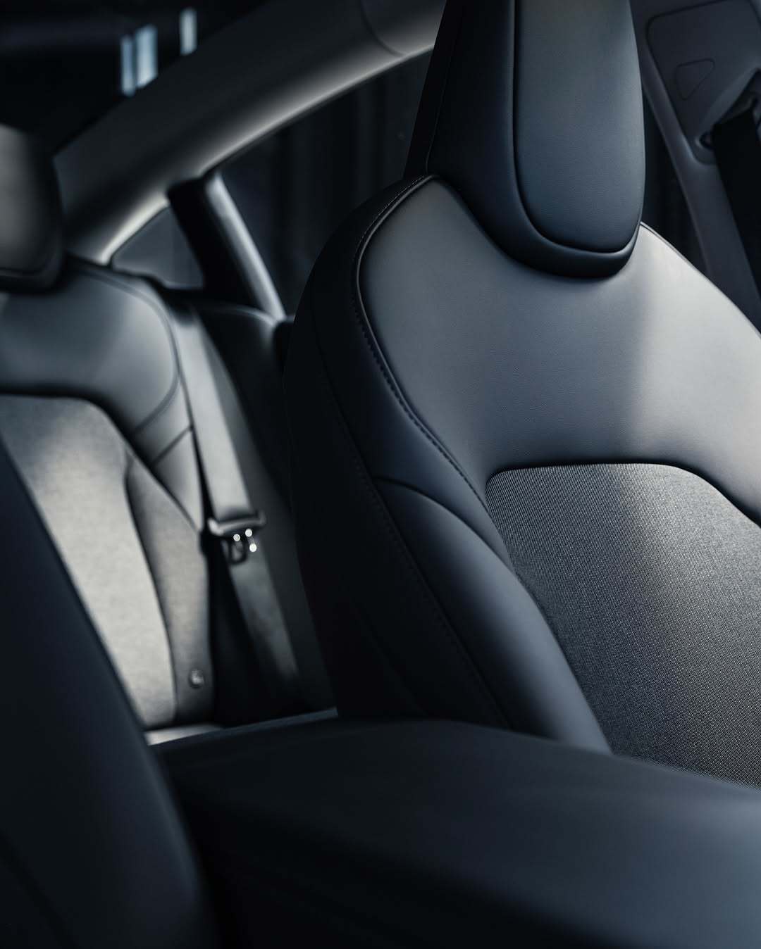 Model Y标准版和Model 3标准版——我们最实惠的车型 超低拥有成本,专为安全设计,并配备您喜爱的所有特斯拉功能 – 续航里程达321英里 – 极高的效率,带您去更远的地方并为您节省费用 – 维护需求极少 – 在您的主动监督下可实现自动驾驶 包含以下内容: – 15.4英寸中央触摸屏上的娱乐功能(Tesla Theater支持流媒体平台,Tesla Arcade支持视频游戏) – 集成@Grok人工智能 – 方便与安全功能(哨兵模式/狗模式/露营模式,行程规划器,座舱过热保护) – Tesla应用(手机钥匙,预调节,哨兵实时摄像头视图等) – 加热前排座椅——双色调,配有织物和植物皮革材质 + 加热方向盘 – 全球70,000多个超级充电站的访问权限 ……还有更多。在Tesla.com上查看全部内容 @teslamotors