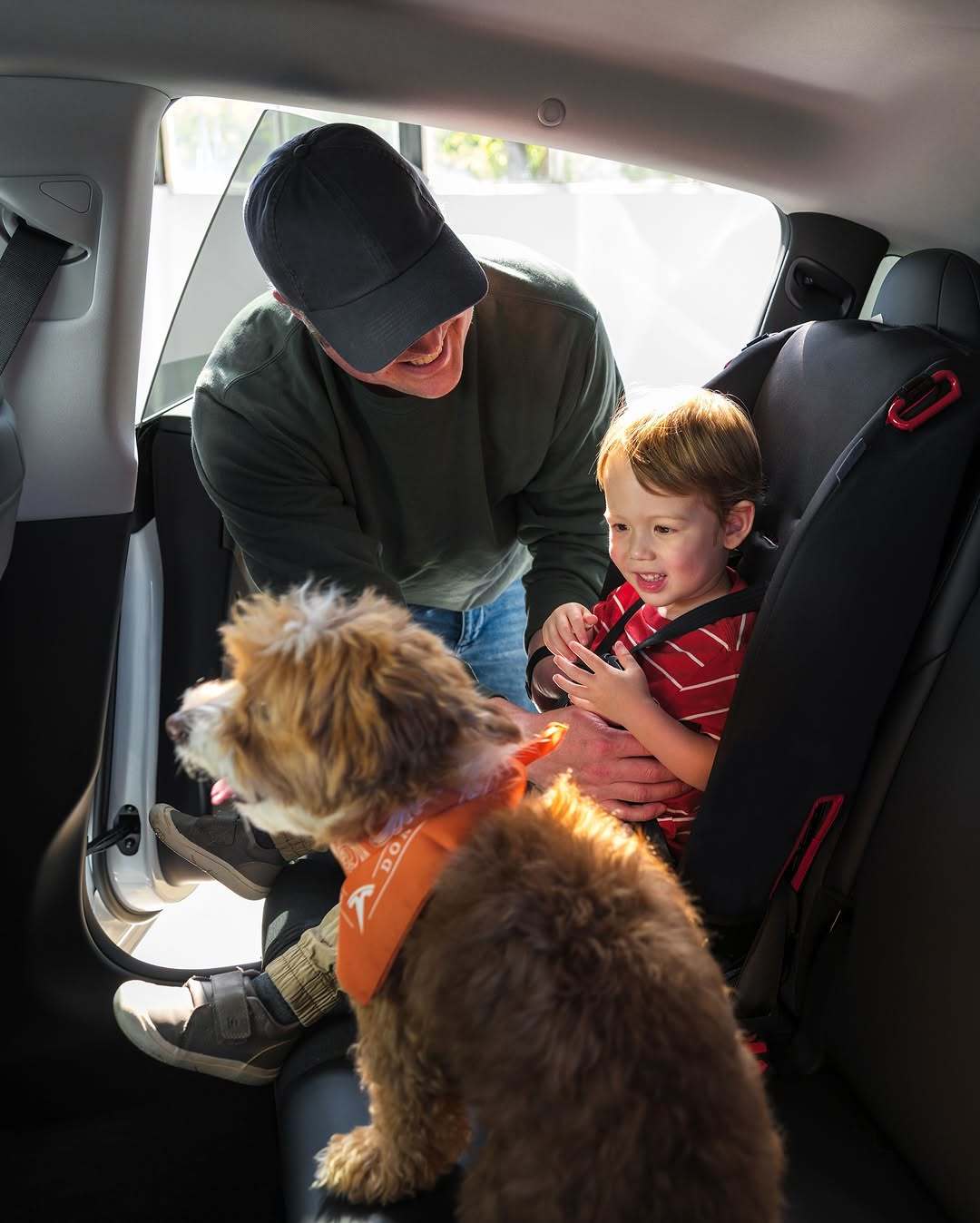 Model Y标准版和Model 3标准版——我们最实惠的车型 超低拥有成本,专为安全设计,并配备您喜爱的所有特斯拉功能 – 续航里程达321英里 – 极高的效率,带您去更远的地方并为您节省费用 – 维护需求极少 – 在您的主动监督下可实现自动驾驶 包含以下内容: – 15.4英寸中央触摸屏上的娱乐功能(Tesla Theater支持流媒体平台,Tesla Arcade支持视频游戏) – 集成@Grok人工智能 – 方便与安全功能(哨兵模式/狗模式/露营模式,行程规划器,座舱过热保护) – Tesla应用(手机钥匙,预调节,哨兵实时摄像头视图等) – 加热前排座椅——双色调,配有织物和植物皮革材质 + 加热方向盘 – 全球70,000多个超级充电站的访问权限 ……还有更多。在Tesla.com上查看全部内容 @teslamotors