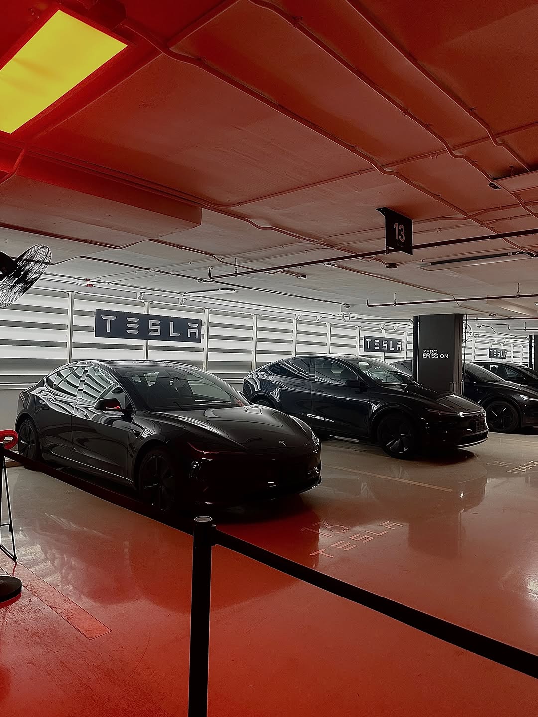 欢迎 Model Y 朱庇特长续航版🖤🎀 今年的生日礼物，如果我们同时踩油门和刹车，车会熄火吗 😗✨ @yuuyanin