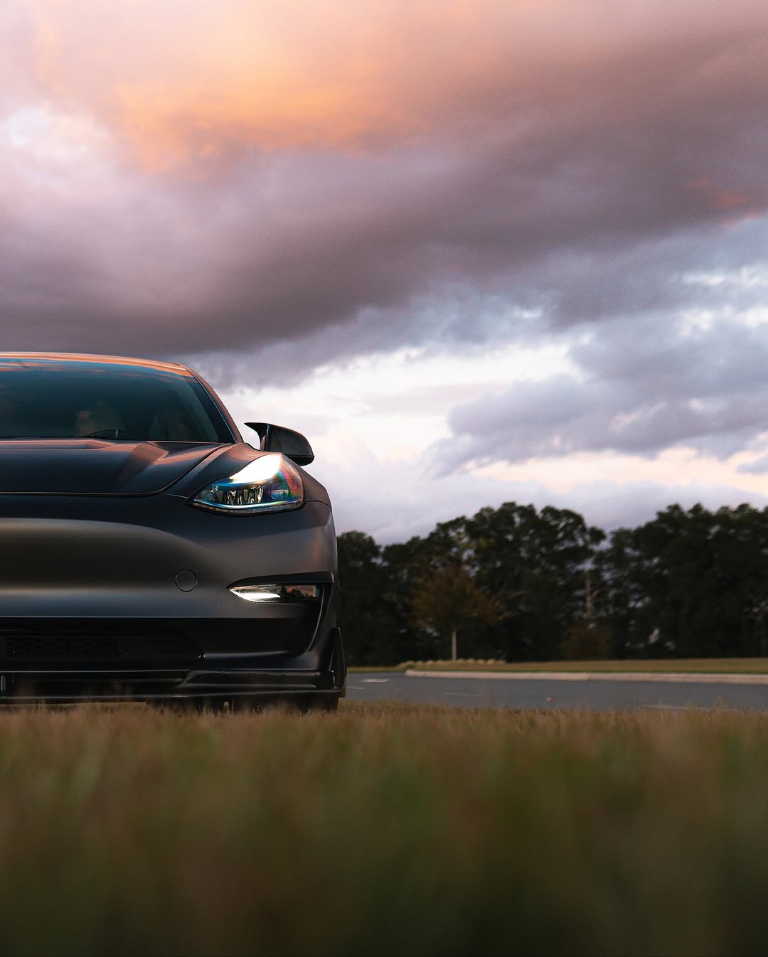 丝绸上的日落。 @sonyalpha a6400 + Sigma 30m F1.4 - - - - #tesla #modifiedtesla #tesla电机 #photography #teslamodel3 #cars #electriccar #tesla生活 #tesla汽车 #tesla车主 #carsofinstagram #carporn #satin #satin深灰色 #wrap #car #car摄影 #sonyalpha #sonya6400 #ocala #florida @rawthemonster_