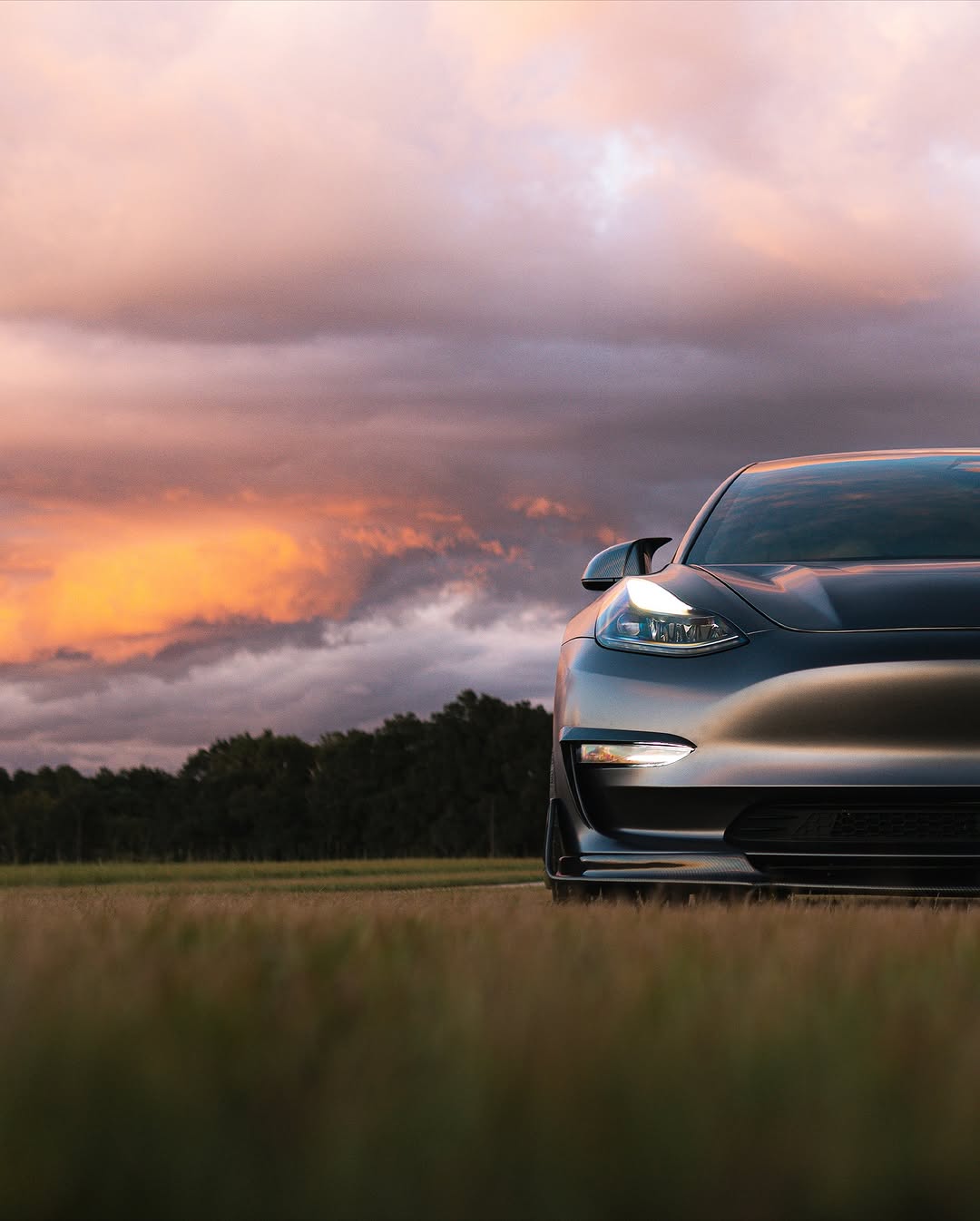 丝绸上的日落。 @sonyalpha a6400 + Sigma 30m F1.4 - - - - #tesla #modifiedtesla #tesla电机 #photography #teslamodel3 #cars #electriccar #tesla生活 #tesla汽车 #tesla车主 #carsofinstagram #carporn #satin #satin深灰色 #wrap #car #car摄影 #sonyalpha #sonya6400 #ocala #florida @rawthemonster_