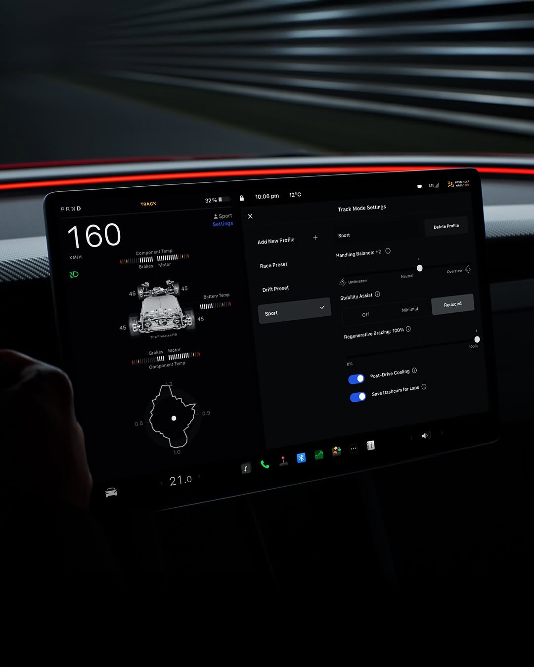 新Model 3 Performance的赛道模式让您完全掌控赛车动态 由于动力传动系统和自适应阻尼器中的全新控制和校准，它现在对赛道上的输入响应更加精确。 @teslamotors