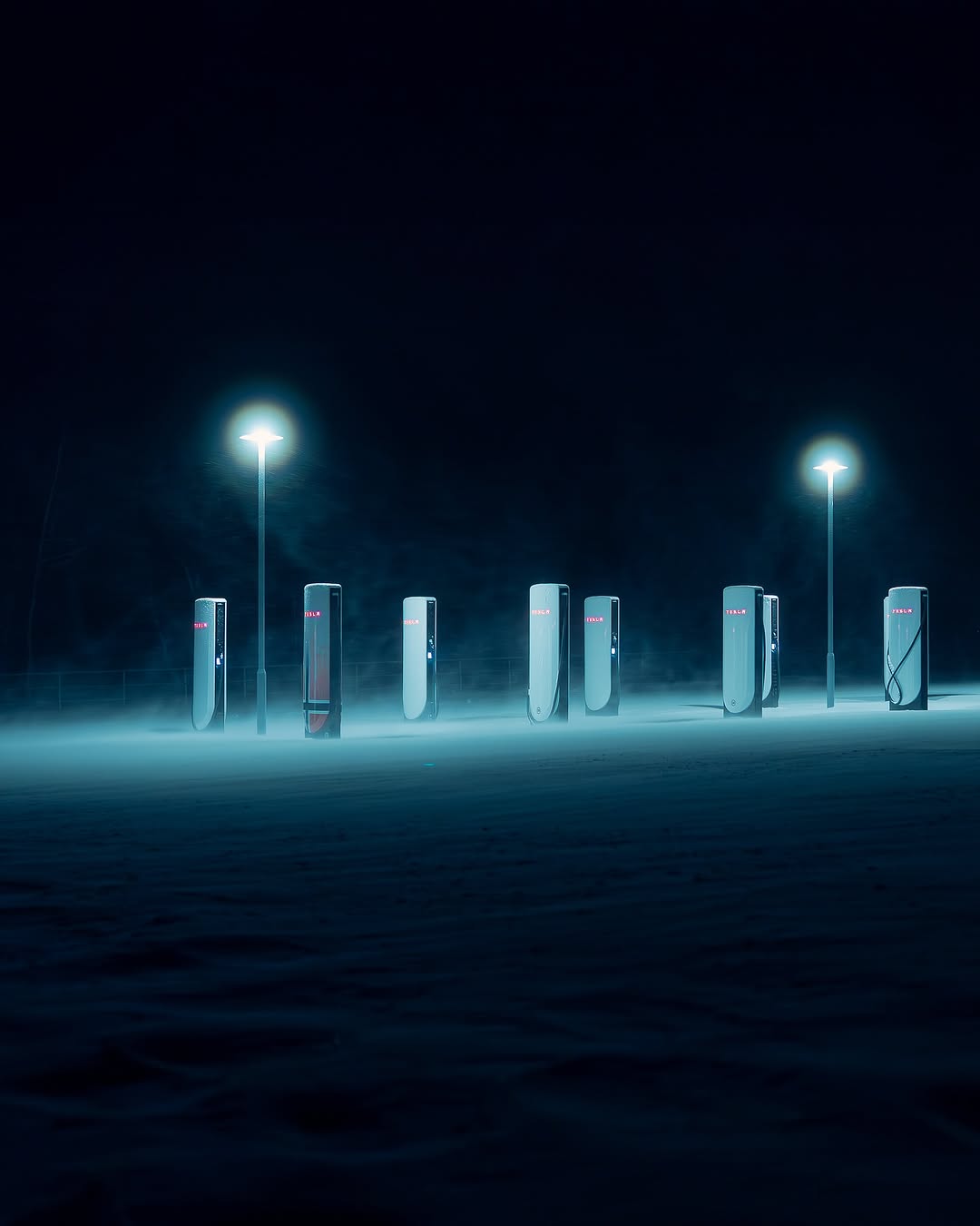 超棒的超级充电器 📷 @keenanlam @teslamotors