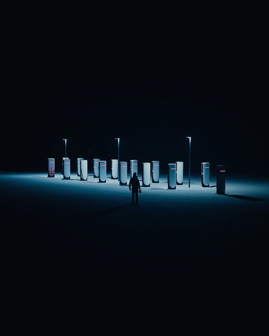 超棒的超级充电器 📷 @keenanlam @teslamotors