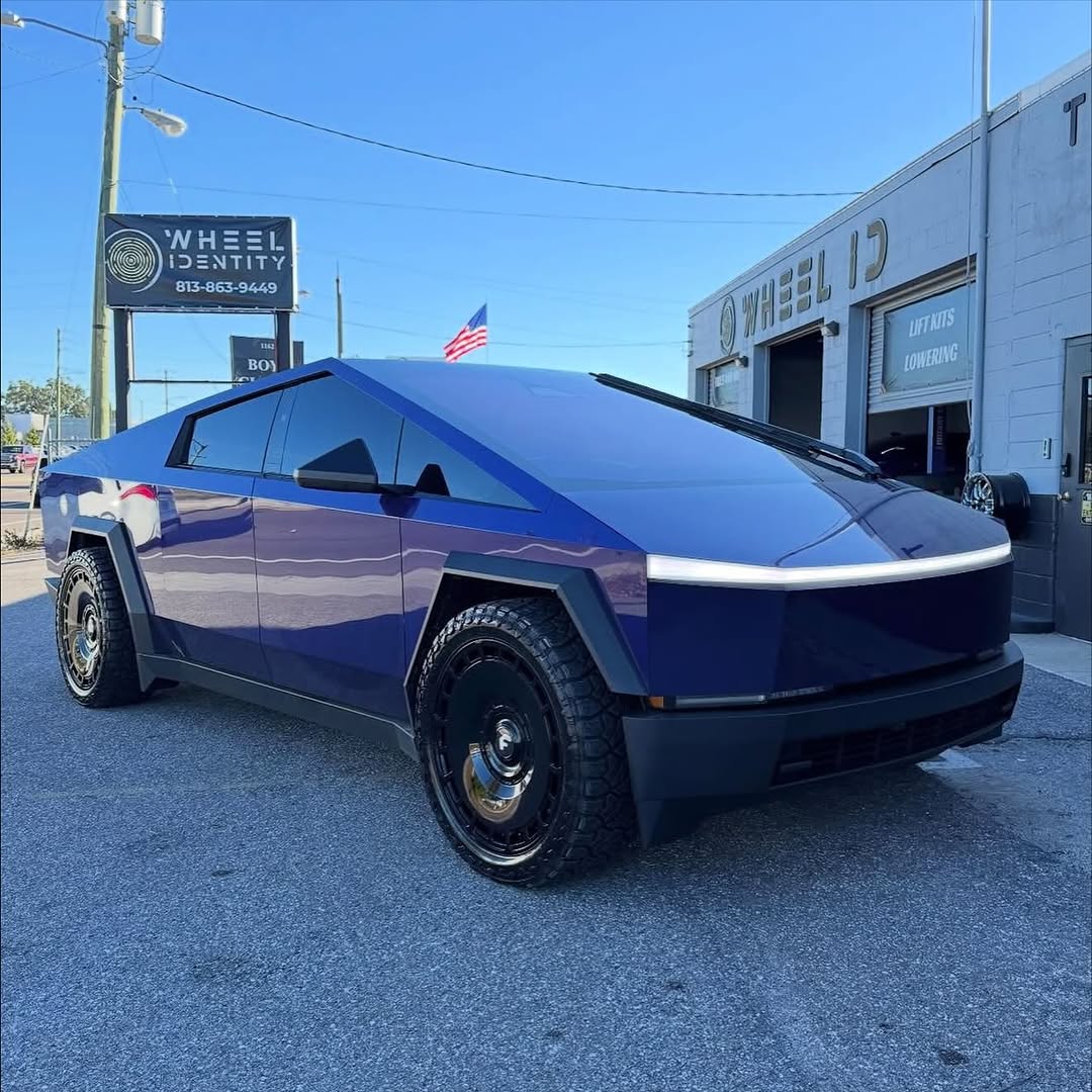 #CyberTruck在 #Forgiato @wheels 由 @wheelidentity @forgiato