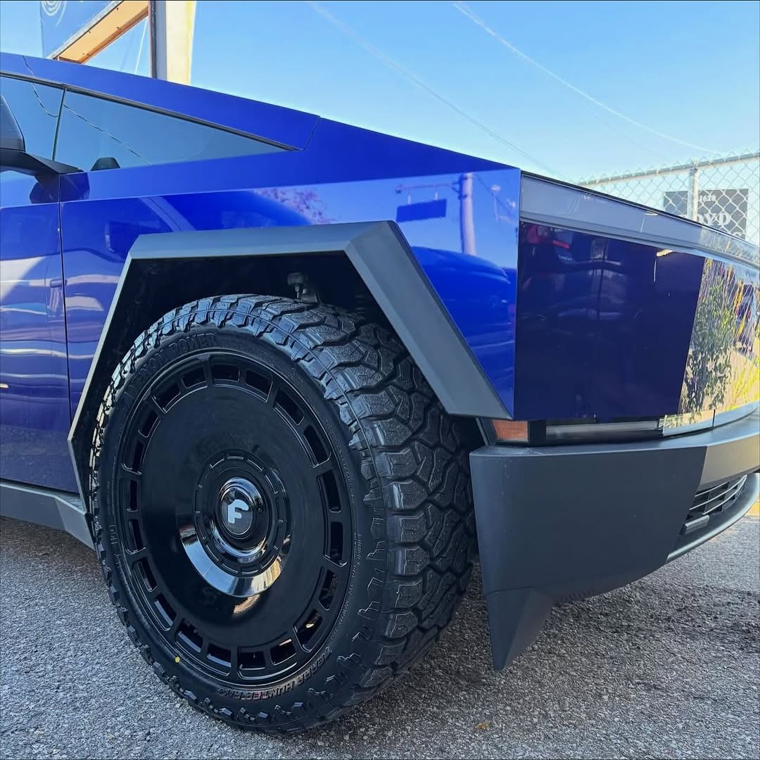 #CyberTruck在 #Forgiato @wheels 由 @wheelidentity @forgiato