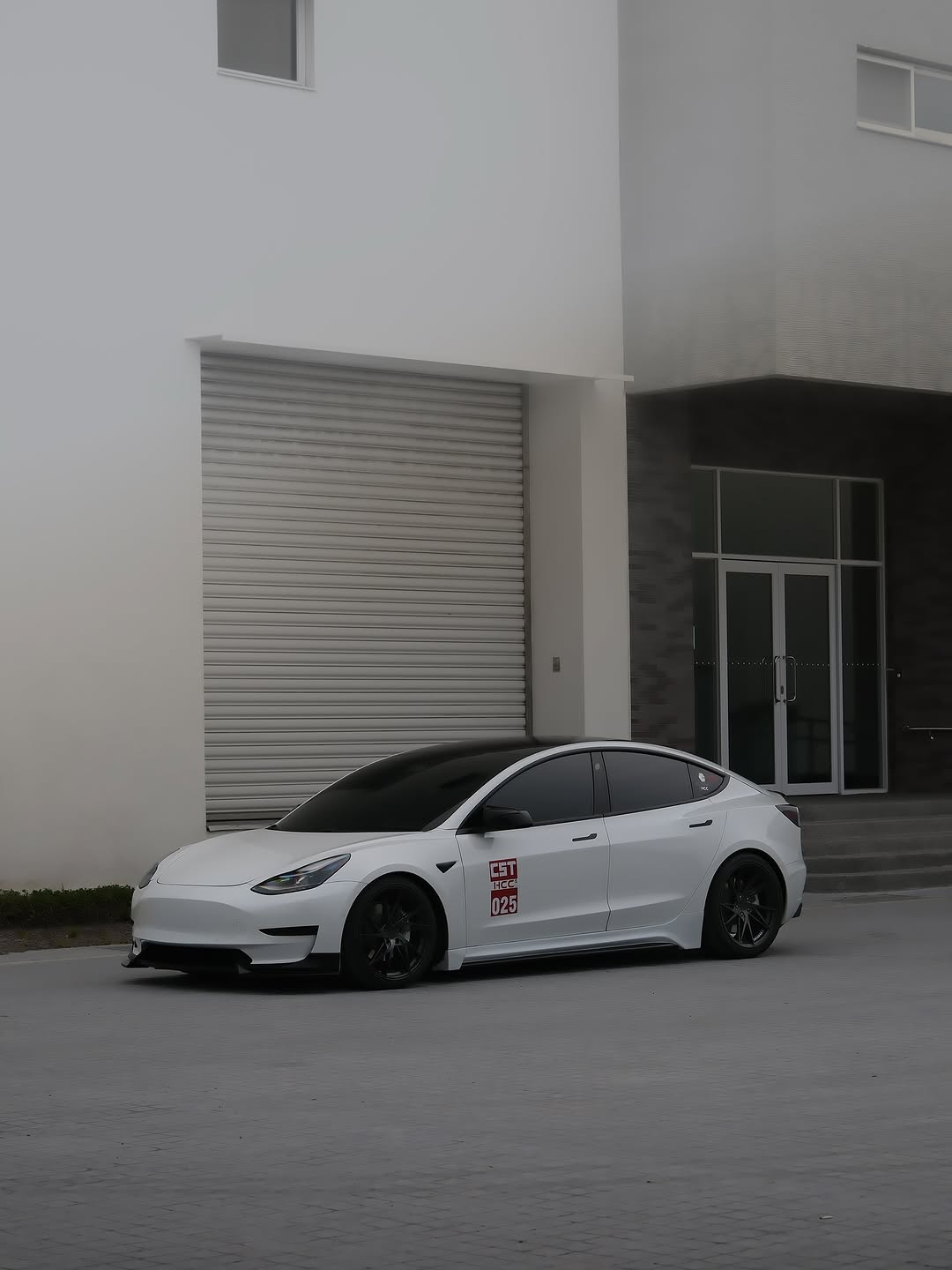 试试不同的修图风格 "风格"这两个字 看似简单 却可以相差很多 闭嘴 拍照啦～ #HCC #花蓮青年會攝 #extremist #extremist_club #花蓮景點 #花蓮秘境 #tesla #teslamodel3 #靜態攝影 #動態攝影 #teslaclubofamerica @just20240811