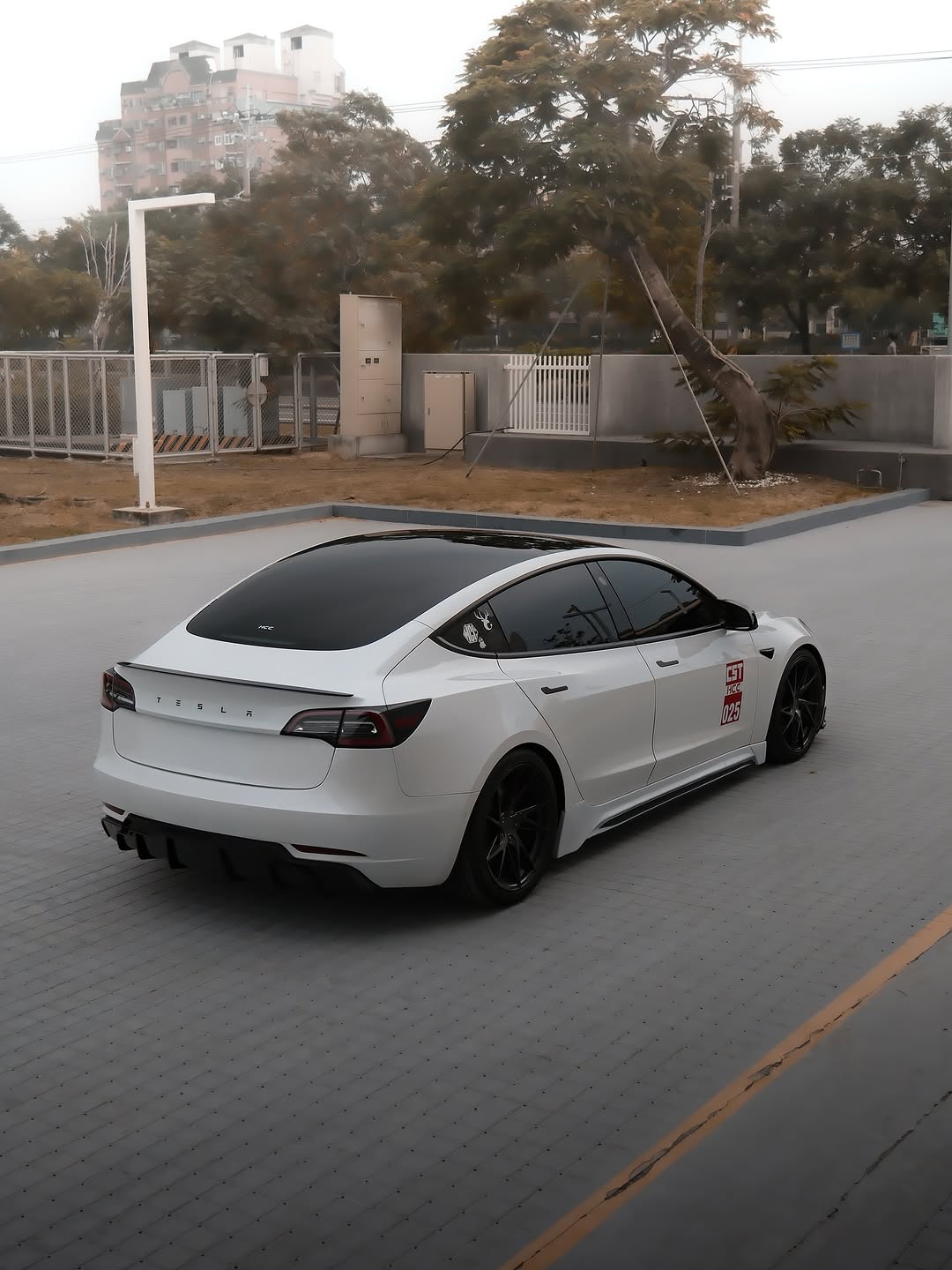 试试不同的修图风格 "风格"这两个字 看似简单 却可以相差很多 闭嘴 拍照啦～ #HCC #花蓮青年會攝 #extremist #extremist_club #花蓮景點 #花蓮秘境 #tesla #