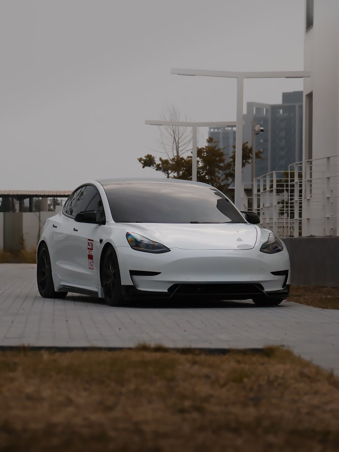 试试不同的修图风格 "风格"这两个字 看似简单 却可以相差很多 闭嘴 拍照啦～ #HCC #花蓮青年會攝 #extremist #extremist_club #花蓮景點 #花蓮秘境 #tesla #teslamodel3 #靜態攝影 #動態攝影 #teslaclubofamerica @just20240811