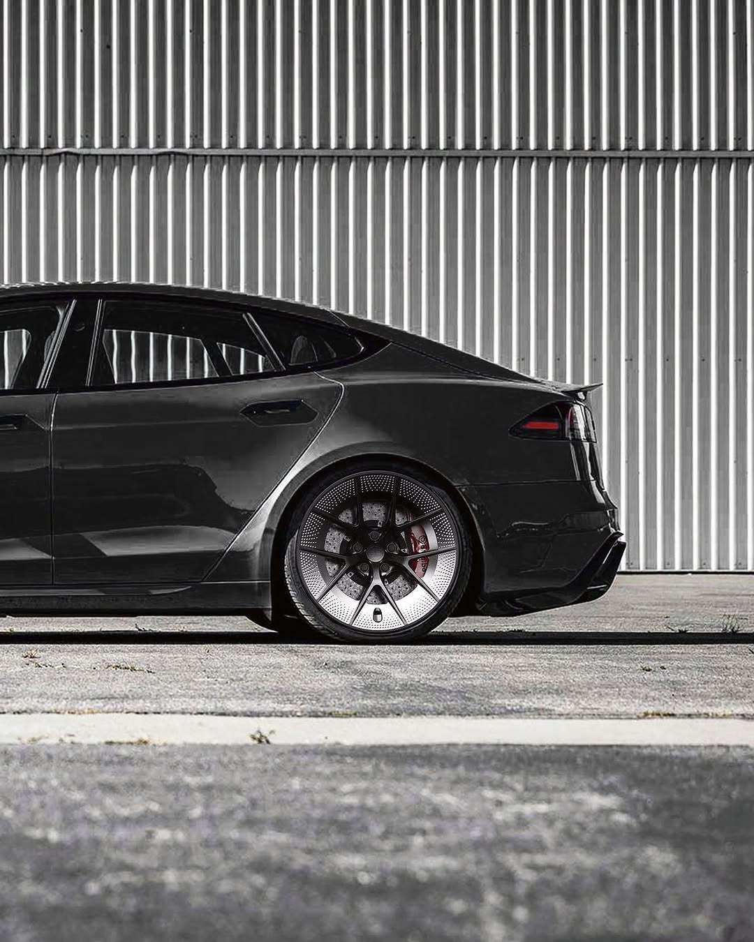 首发:公路战士进化版。 通过我们的子公司防弹汽车公司(@bulletproofautomotive)提供,BP-RW现在为所有车辆提供了UP-RW广受赞誉的强度、路沿耐久性、空气动力学优势和风格。定制设计,按需制造,BP-RW可根据任何尺寸、颜色和任何车型进行制作。 @unpluggedperformance