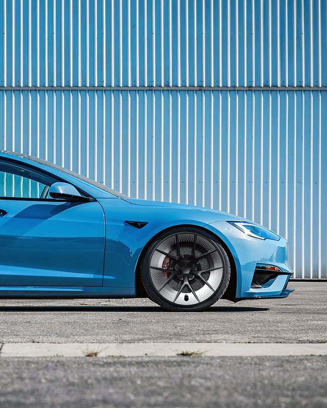 首发:公路战士进化版。 通过我们的子公司防弹汽车公司(@bulletproofautomotive)提供,BP-RW现在为所有车辆提供了UP-RW广受赞誉的强度、路沿耐久性、空气动力学优势和风格。定制设计,按需制造,BP-RW可根据任何尺寸、颜色和任何车型进行制作。 @unpluggedperformance