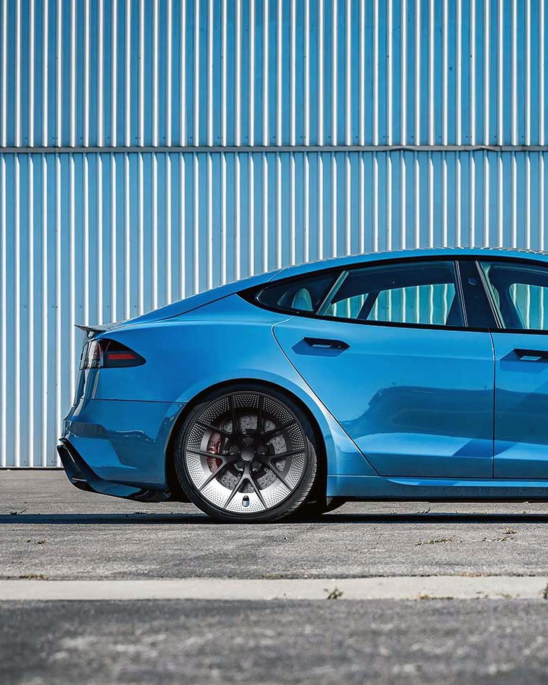 首发:公路战士进化版。 通过我们的子公司防弹汽车公司(@bulletproofautomotive)提供,BP-RW现在为所有车辆提供了UP-RW广受赞誉的强度、路沿耐久性、空气动力学优势和风格。定制设计,按需制造,BP-RW可根据任何尺寸、颜色和任何车型进行制作。 @unpluggedperformance