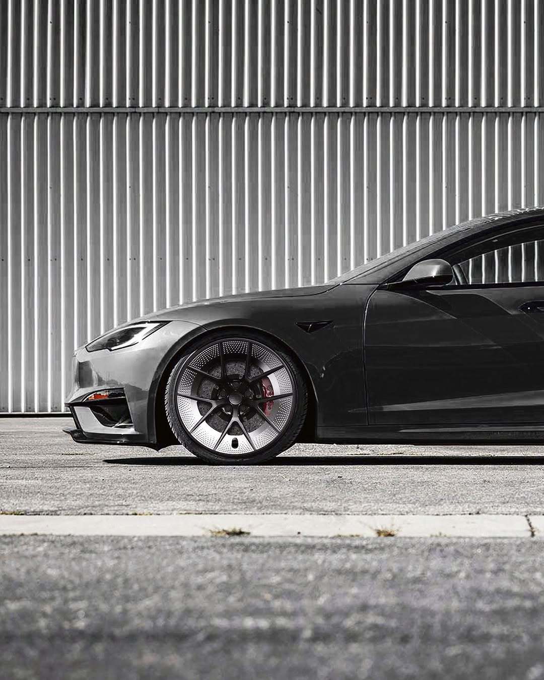 首发:公路战士进化版。 通过我们的子公司防弹汽车公司(@bulletproofautomotive)提供,BP-RW现在为所有车辆提供了UP-RW广受赞誉的强度、路沿耐久性、空气动力学优势和风格。定制设计,按需制造,BP-RW可根据任何尺寸、颜色和任何车型进行制作。 @unpluggedperformance