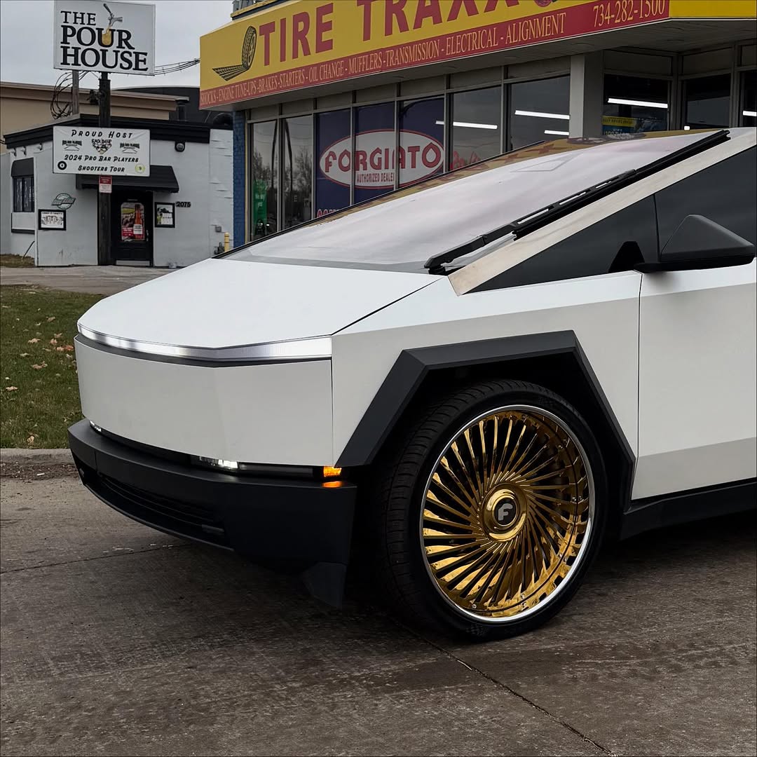 #CyberTruck在 #Forgiato @wheels 由 @tire.traxx @forgiato