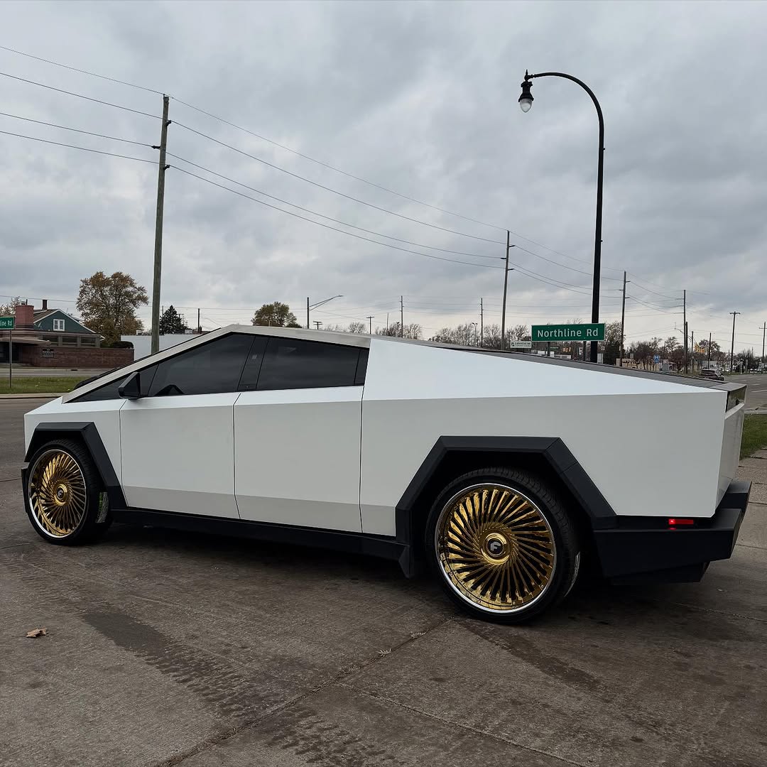 #CyberTruck在 #Forgiato @wheels 由 @tire.traxx @forgiato