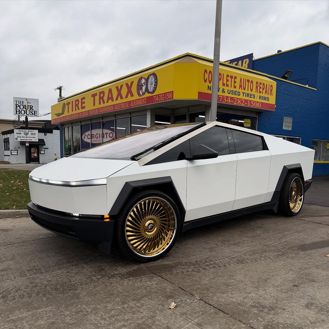 #CyberTruck在 #Forgiato @wheels 由 @tire.traxx @forgiato