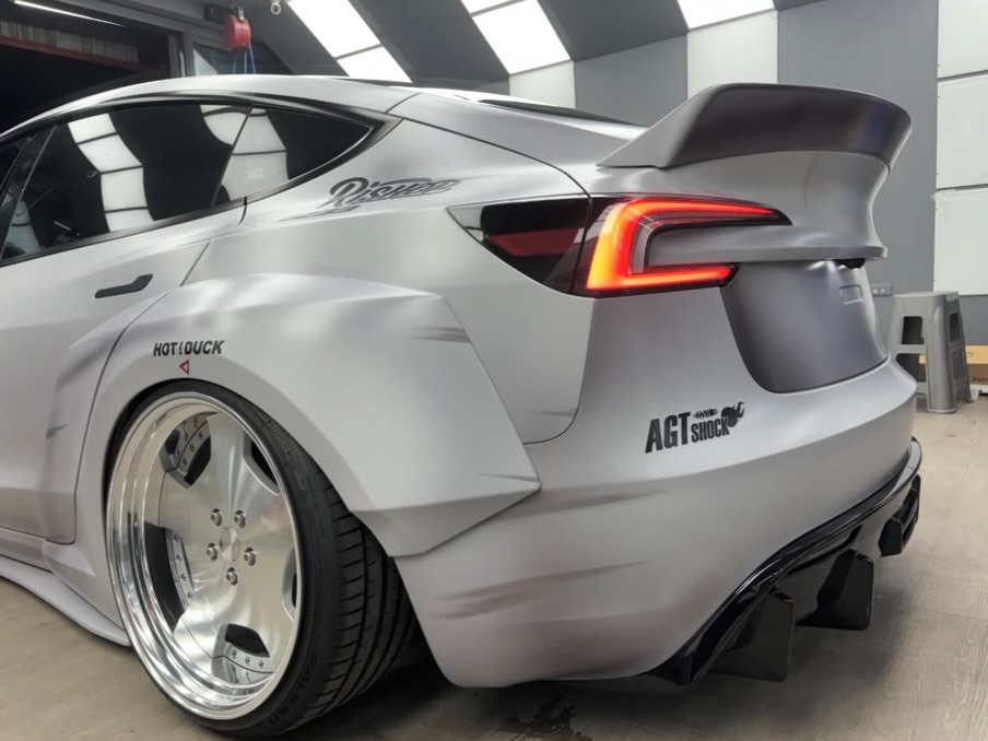 周一节目：自由步行 🚗 @_ren.chen 🏡 TW 📸 @gd_230 @teslaclubofamerica