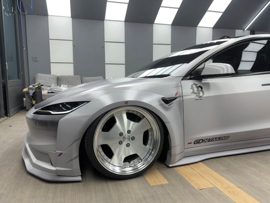 周一节目：自由步行 🚗 @_ren.chen 🏡 TW 📸 @gd_230 @teslaclubofamerica