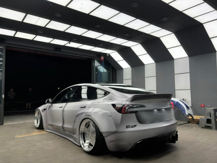 周一节目：自由步行 🚗 @_ren.chen 🏡 TW 📸 @gd_230 @teslaclubofamerica