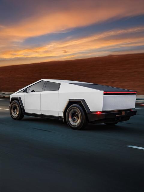 每轮承载能力高达1450公斤的OEM级空气动力学效率,UP-RW CYBER完美诠释了Cybertruck所代表的一切——力量、效率和无法阻挡的能力。 @unpluggedperformance