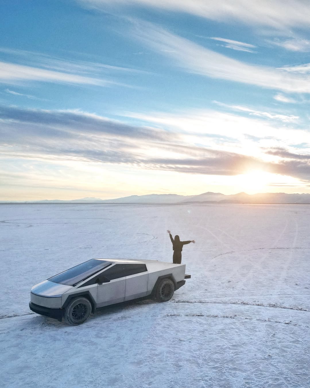 #Cybertruck在邦纳维尔盐滩 ✨ @thegreen.3