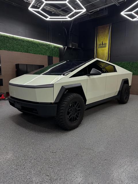 伽马绿在道路上独一无二! #elitewrappers #paintisdead #fortheloveofcars #coloredppf #glowinthedark @luxus_wrap_st