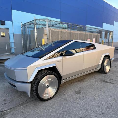 #CyberTruck 在 #Forgiato @wheels 由 @specialeditionss @forgiato