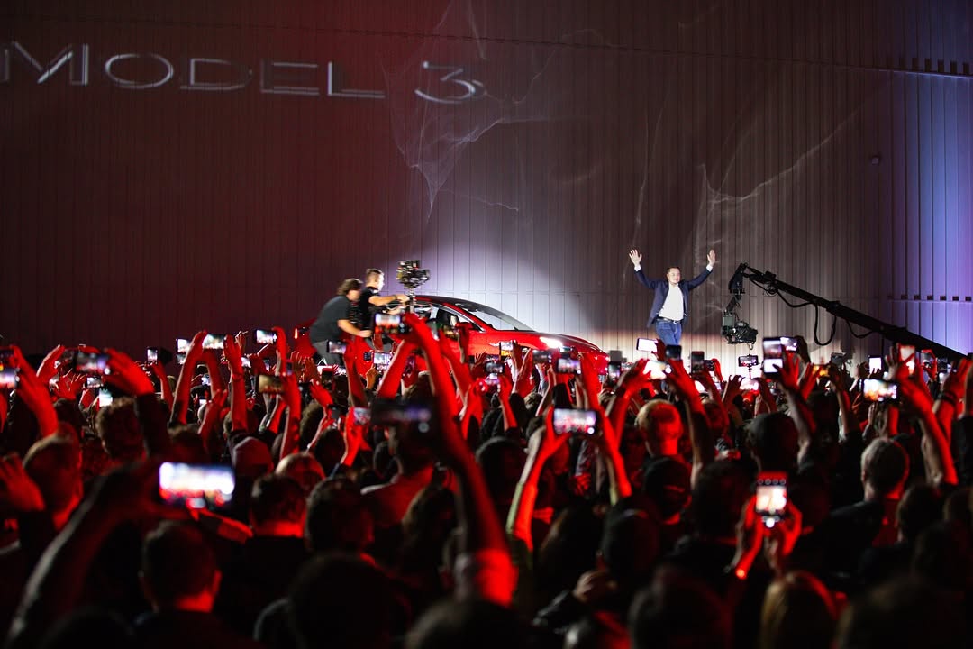 Model 3 十周年 🎉 开启电动车革命的汽车 @teslamotors