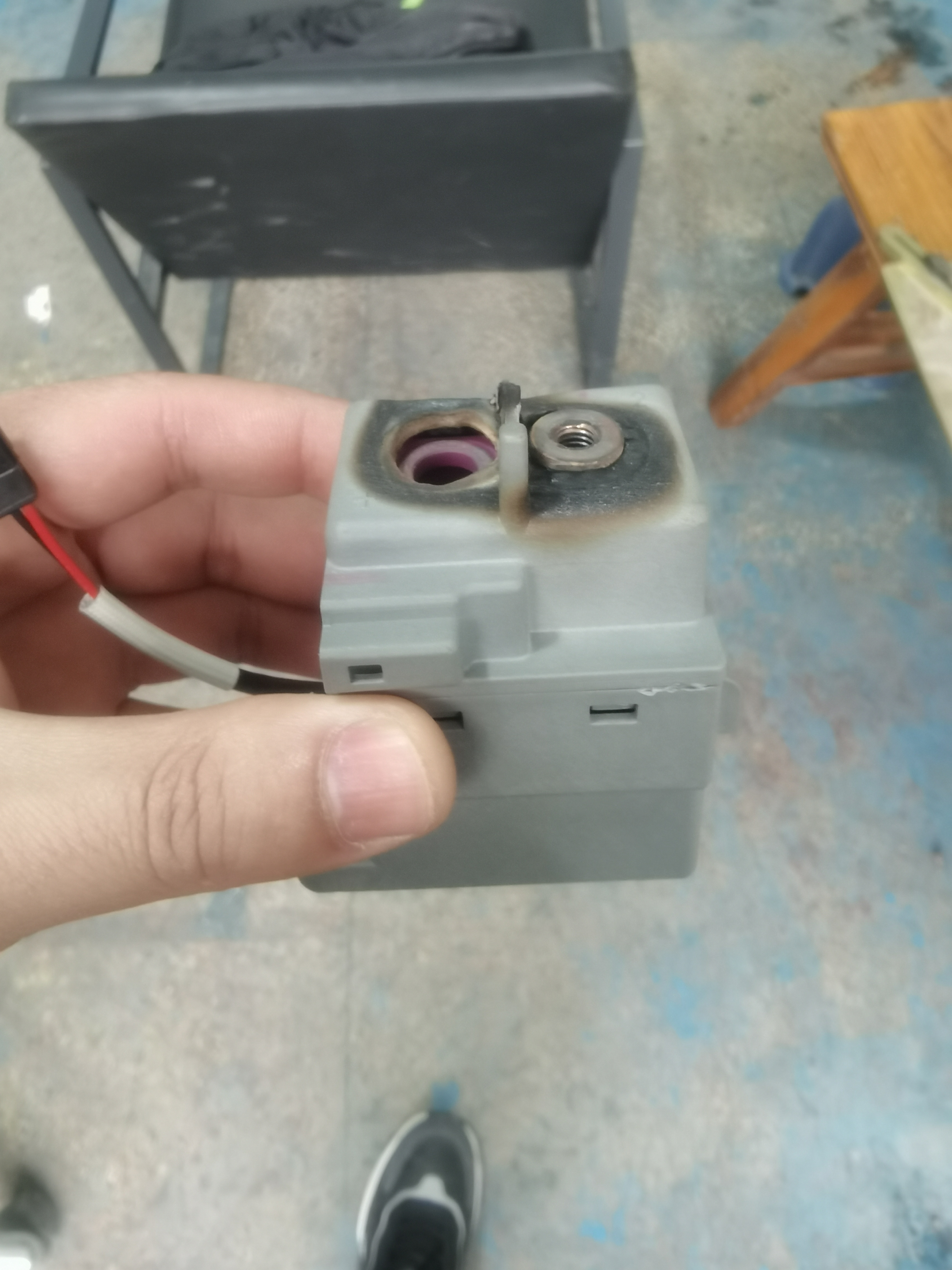 比亚迪E9快充故障
更换快充继电器
电脑板修复
完美解决