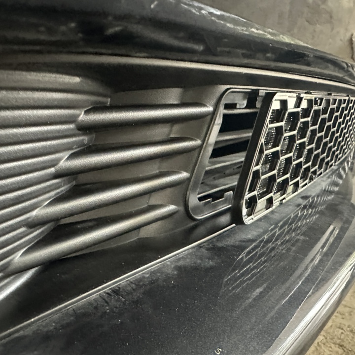做多了一个焕新y的镂空悬浮防虫网。有需要私聊。
镂空设计的防虫网，不破坏原车颜值，低调融入车身设计，肉眼几乎难察觉。不会堵气损坏热泵。可以防止落叶蚊虫侵袭，牢牢守护冷凝器不被小石头打到，避免堵塞影响散热。
安装便捷不打孔，给爱车持久防护，行车更安心。
特斯拉散热器官网清洗一次【559.35元】，
外面清洗一次也要一百多两百元，
如果装上这个，可以让你省心不少！ #防虫网 #特斯拉