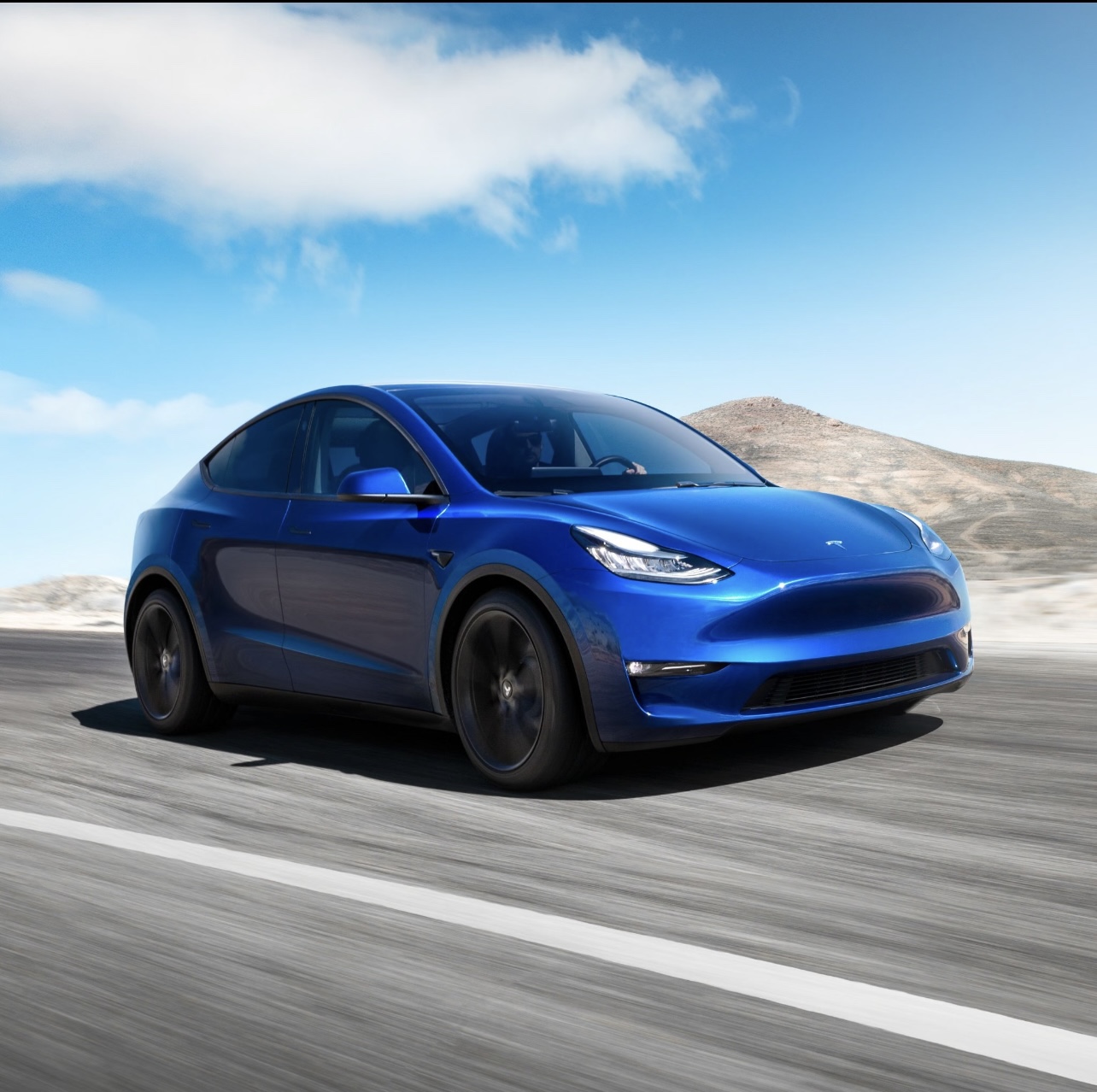 一路向前，却忘了你的生日🎂
谁能想到，当年的“挑战者”
已经成为全球最畅销的乘用车🚗
	
感谢所有同行者[红色心形R]
一起努力建设一个富足非凡的世界⚡️
	
#ModelY发布七周年