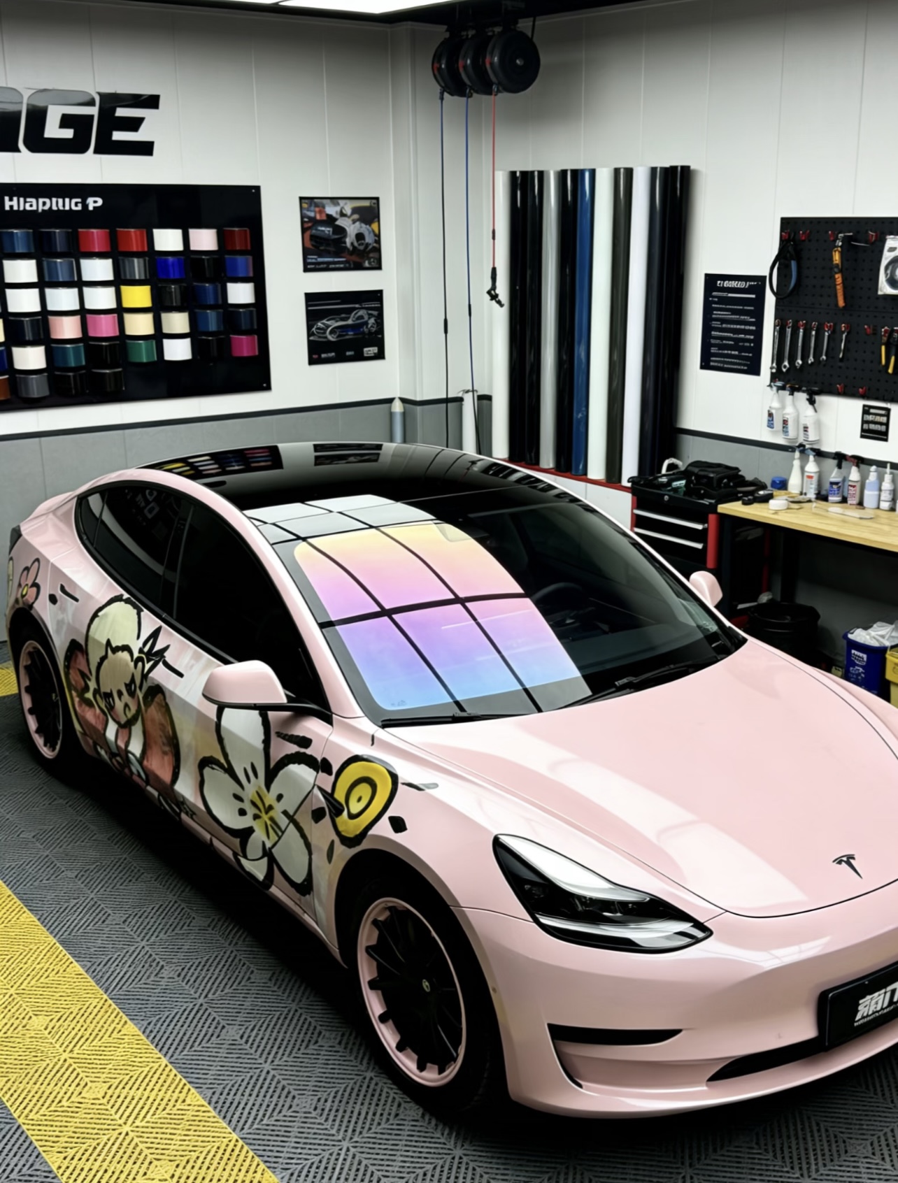 上海特斯拉改色！这台粉车我能吹一年上海特斯拉车友看过来！
刚给Model 3贴了定制卡通彩绘膜，粉雾底＋可爱卡通，甜酷感直接拉满！
上海本地门店施工，无套路报价，师傅手艺超稳，定制图案对位精准，包边包角超细致
不伤原厂漆，支持个性化设计，想贴什么图案都可以路上回头率爆表，已经被好几个姐妹问链接了上海的特斯拉车主们，想换风格就冲这个！
#上海特斯拉 #特斯拉改色 #Model3 #上海汽车贴膜#定制车膜 #少女心改装 ＃上海车主 #汽车彩绘#上海改色膜
#AX改色膜＃上海BOP隐形车衣#特斯拉改色#隐形车衣 #新车养护
#汽车漆面保护