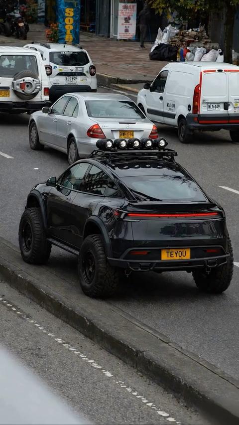 大脚特斯拉Model Y