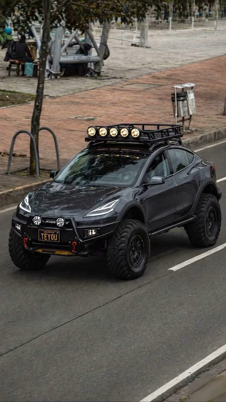 大脚特斯拉Model Y
