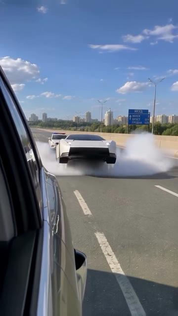 特斯拉Roadster 2会飞
