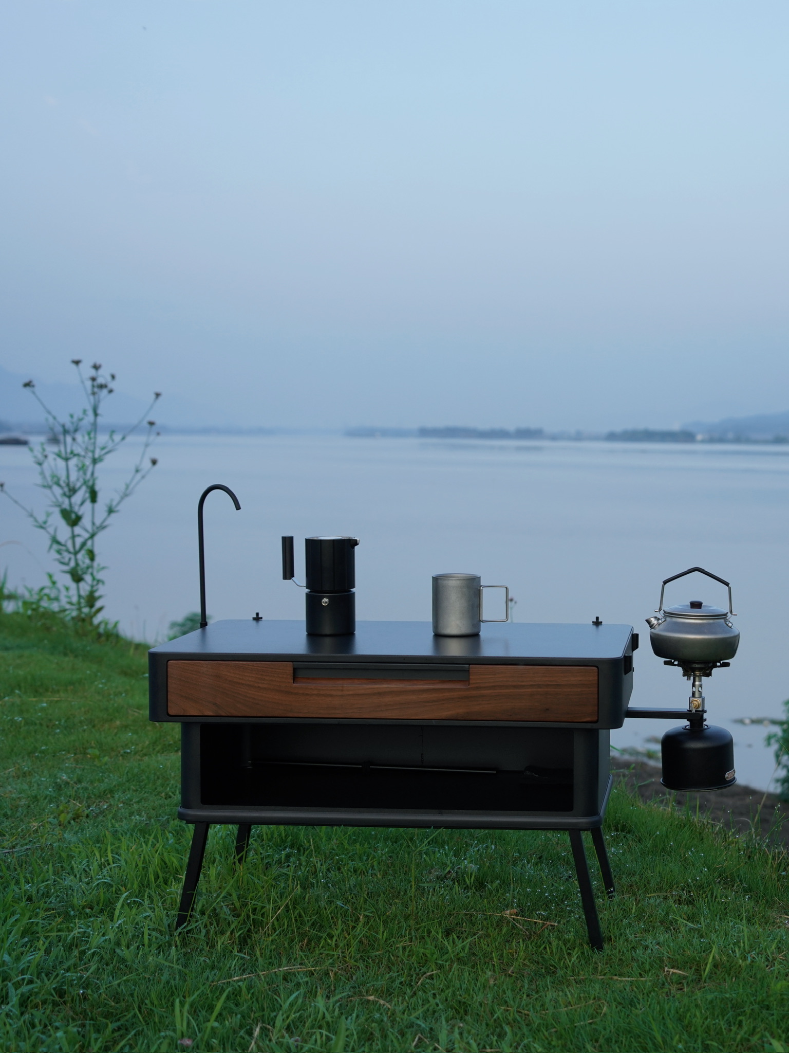 我在清晨5点的江边 喝☕️
你在哪？



#特斯拉周边好物 #特斯拉车主日记 #特斯拉车主日常 #户外 #咖啡 #咖啡时间