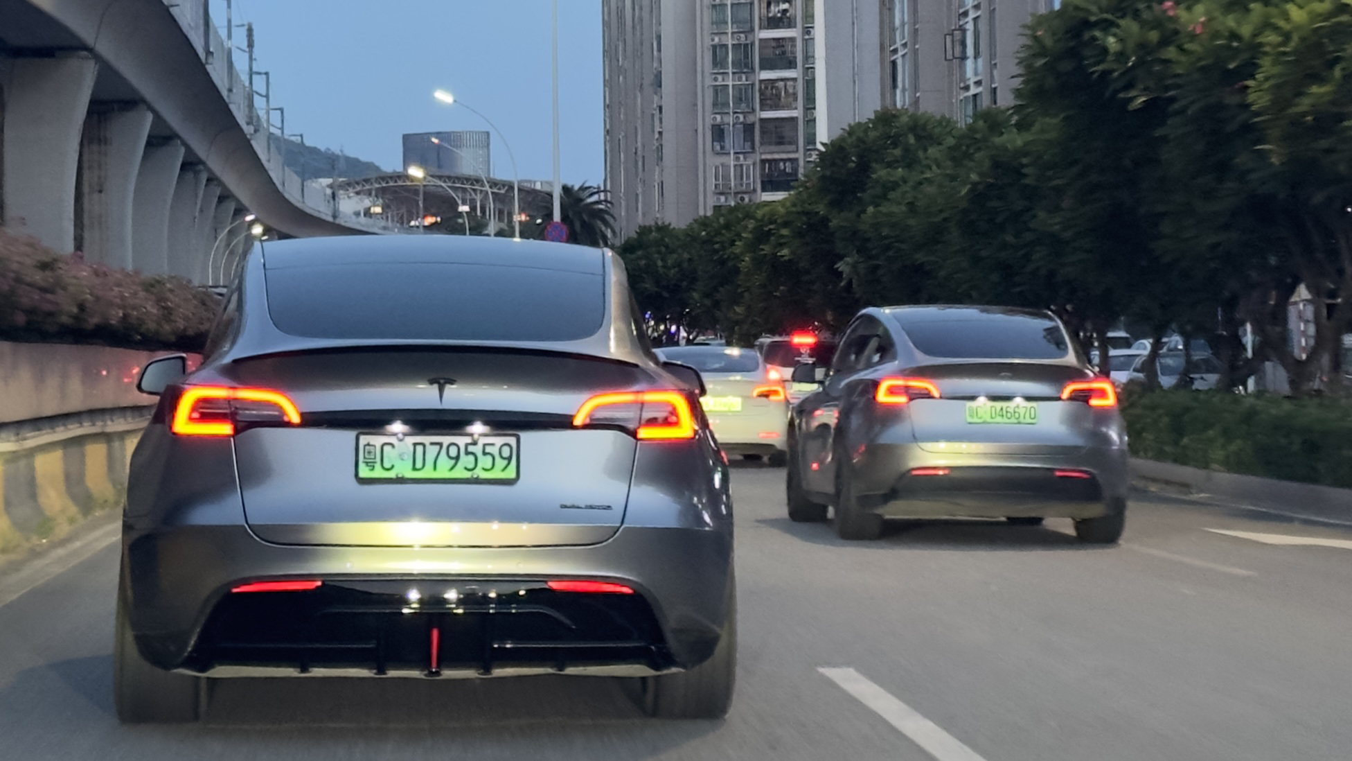 不知道还以为是车友聚会🎈，满街都是