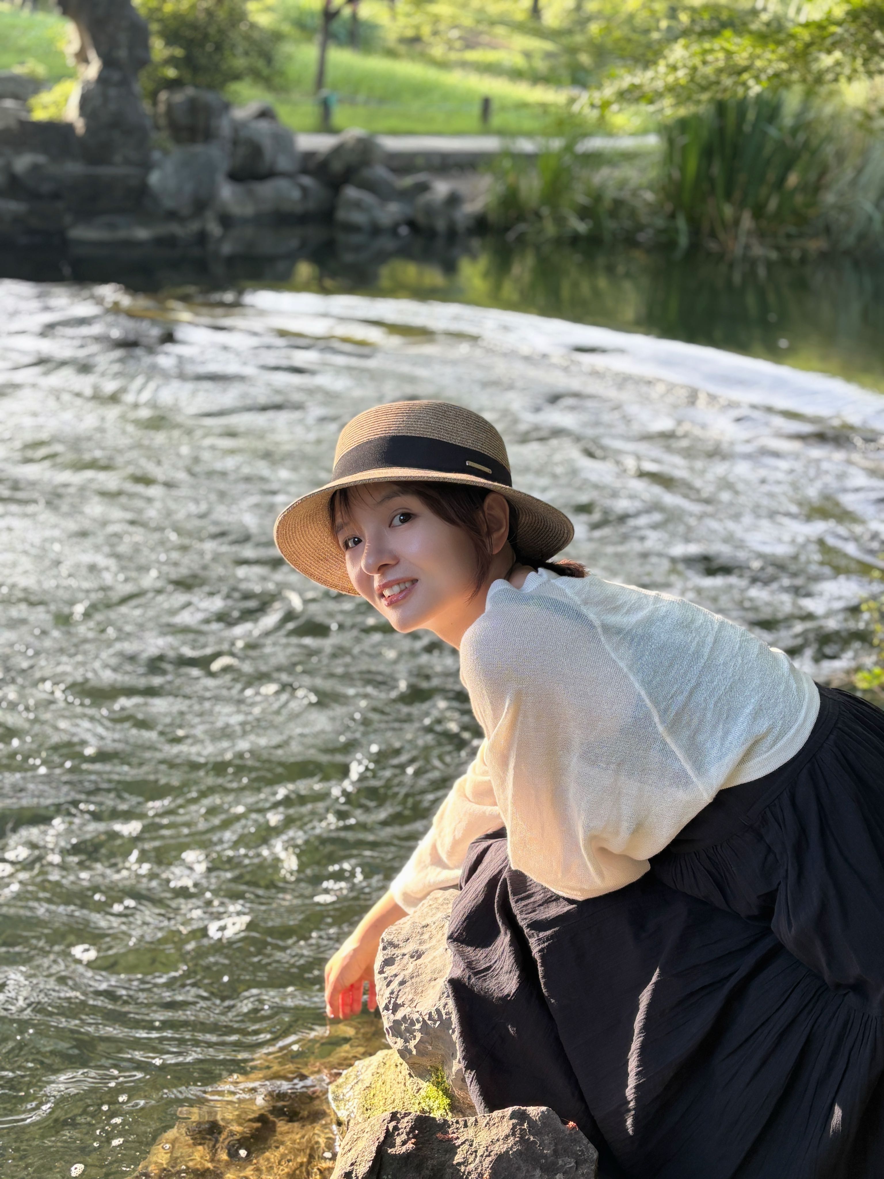 清晨5点的西湖边 很是热闹
一半是青春的光影狂欢，一半是岁月沉淀的健康韵律
我也记录一下这份鲜活🔥

#特拉斯 #特斯拉车主日记 #生活也要松弛感 #喝茶