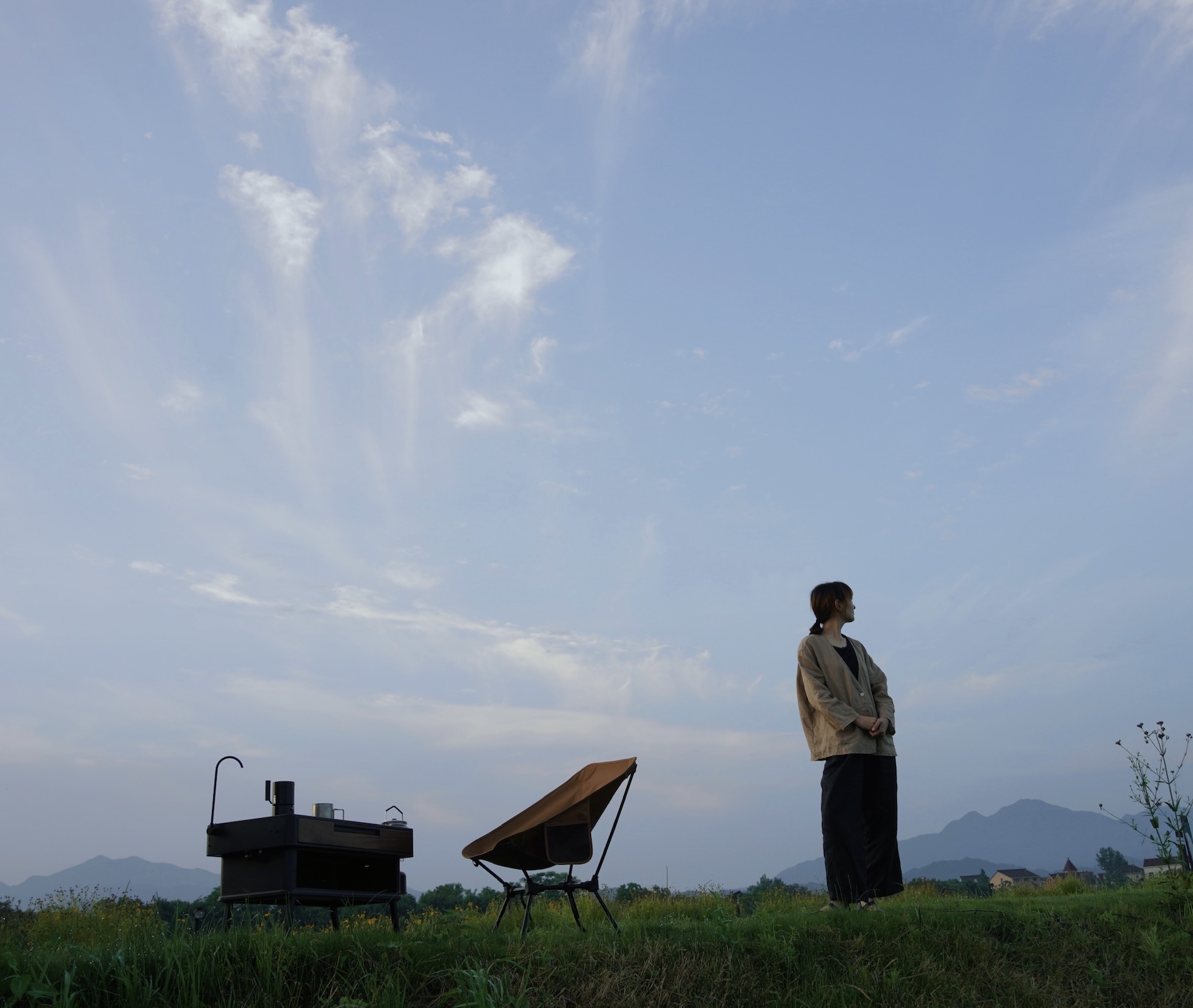 我在清晨5点的江边 喝☕️
你在哪？



#特斯拉周边好物 #特斯拉车主日记 #特斯拉车主日常 #户外 #咖啡 #咖啡时间