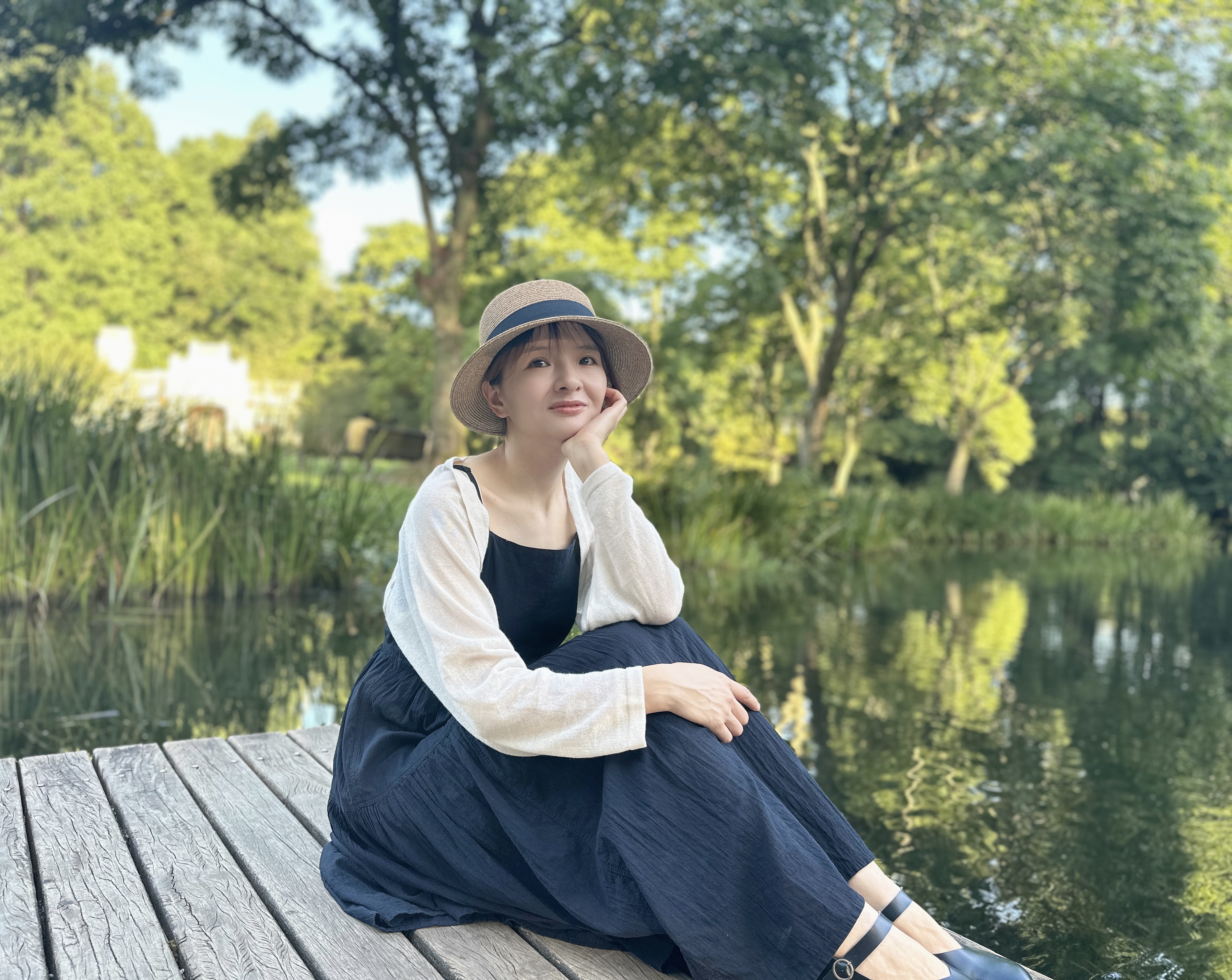 清晨5点的西湖边 很是热闹
一半是青春的光影狂欢，一半是岁月沉淀的健康韵律
我也记录一下这份鲜活🔥

#特拉斯 #特斯拉车主日记 #生活也要松弛感 #喝茶