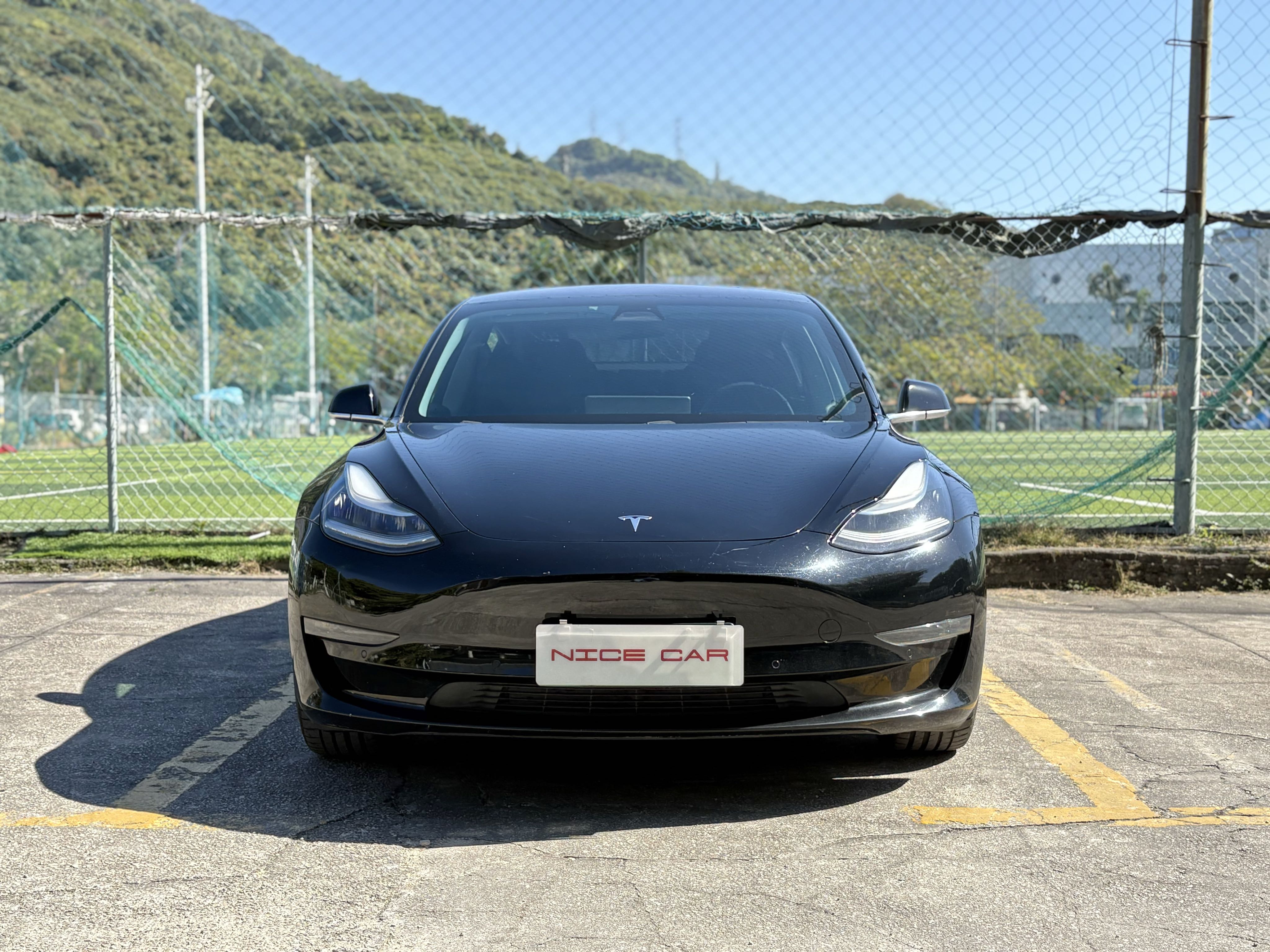 2019款MODEL 3 长续航后驱版
​出厂:   2019-03
上牌：2019-05
配置：81kWh三元锂电池
选装：FSD完全自动驾驶
里程:  7万km
续航:  668km
状态: 一手原版车况 四条全新原厂胎
2019 Tesla Model 3 LongRange
