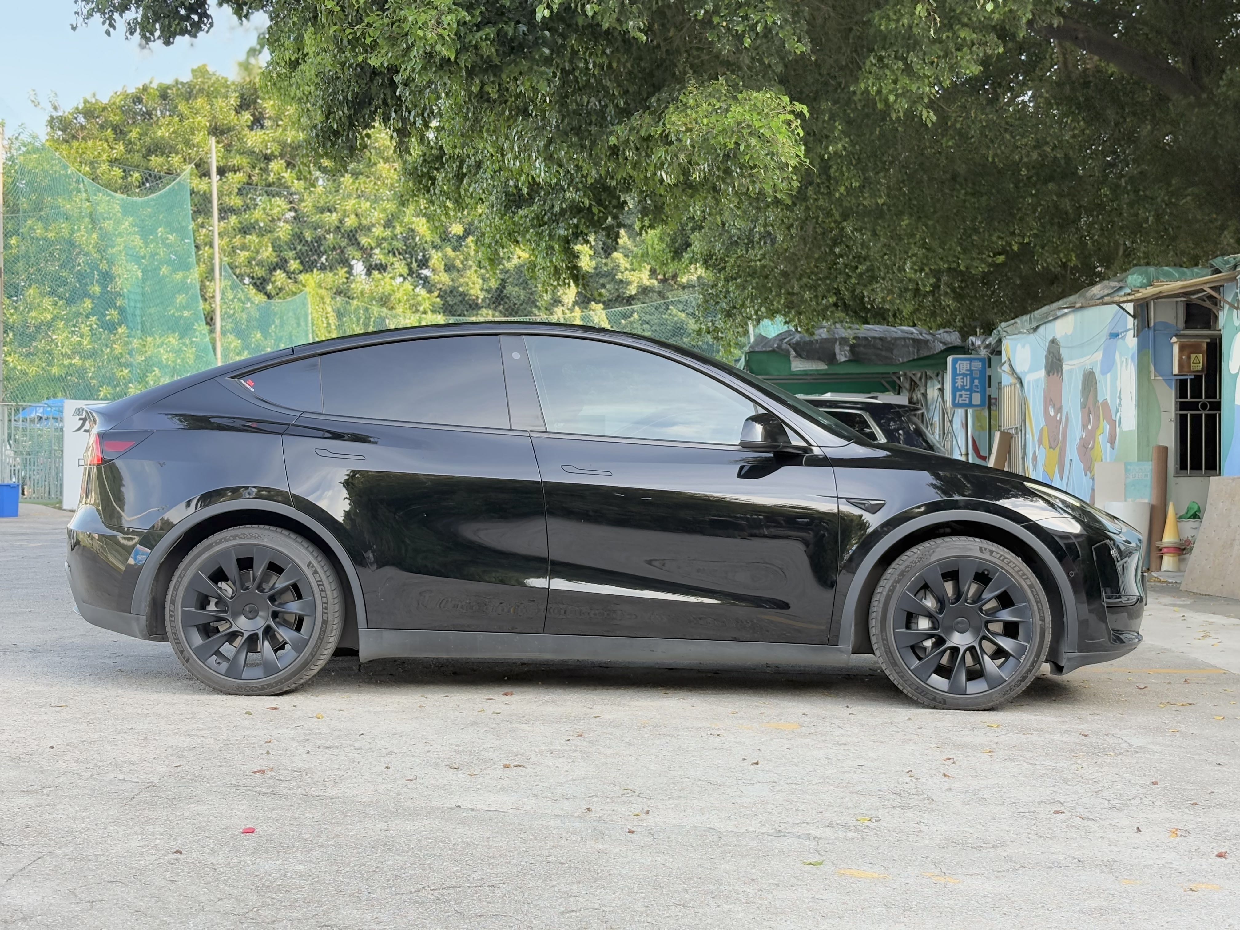 2022款  MODEL Y 后轮驱动版
上牌: 2022-03
里程: 5.4公里
配置: 60kWh磷酸铁锂电池（94%健康度）
续航: 554公里
选装: 20寸轮毂
​状态: 一手原版车况
2022 TESLA MODEL Y STANDARD