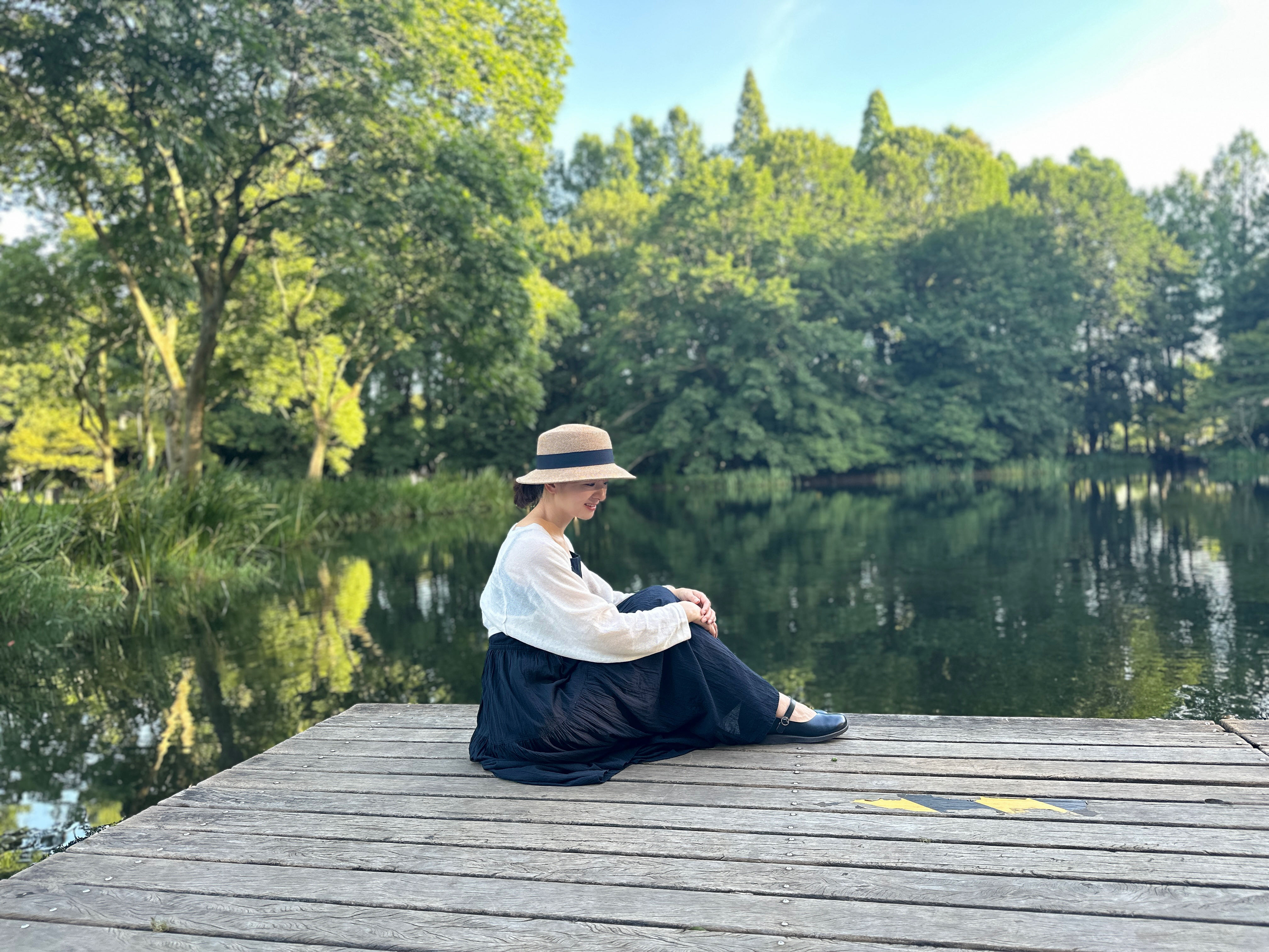 清晨5点的西湖边 很是热闹
一半是青春的光影狂欢，一半是岁月沉淀的健康韵律
我也记录一下这份鲜活🔥

#特拉斯 #特斯拉车主日记 #生活也要松弛感 #喝茶